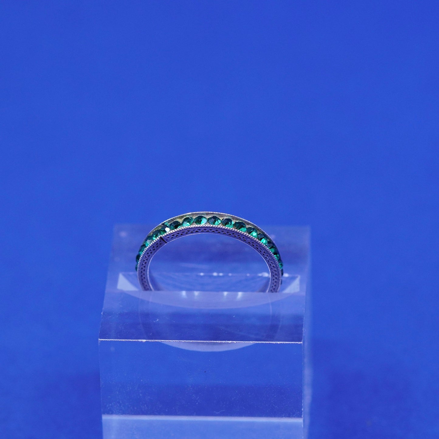 Size 8, vintage Sterling silver ring, 925 stackable band with green Crystal