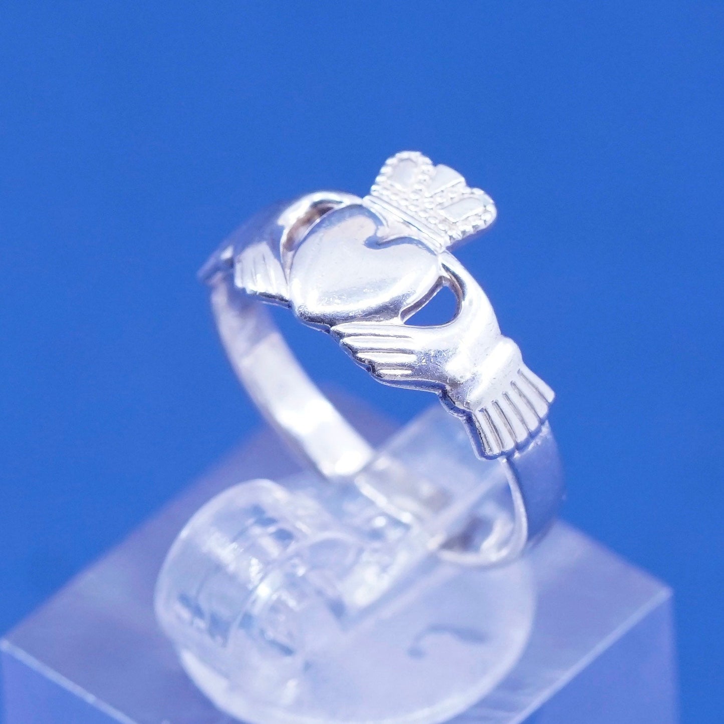 sz 5.75, vtg Solvar sterling silver claddagh ring, holding heart 925 band