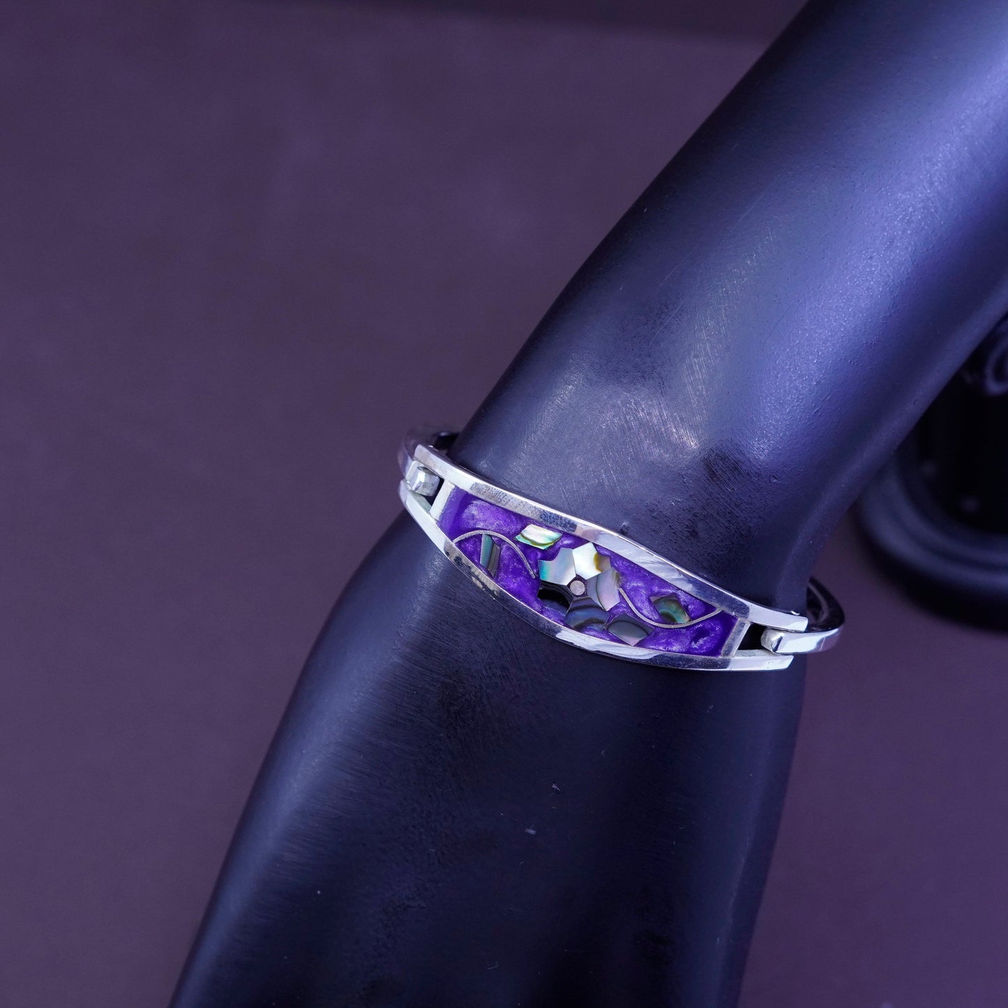 5.5”, silver bracelet, Mexico alpaca hinged ribbed bangle enamel abalone flower