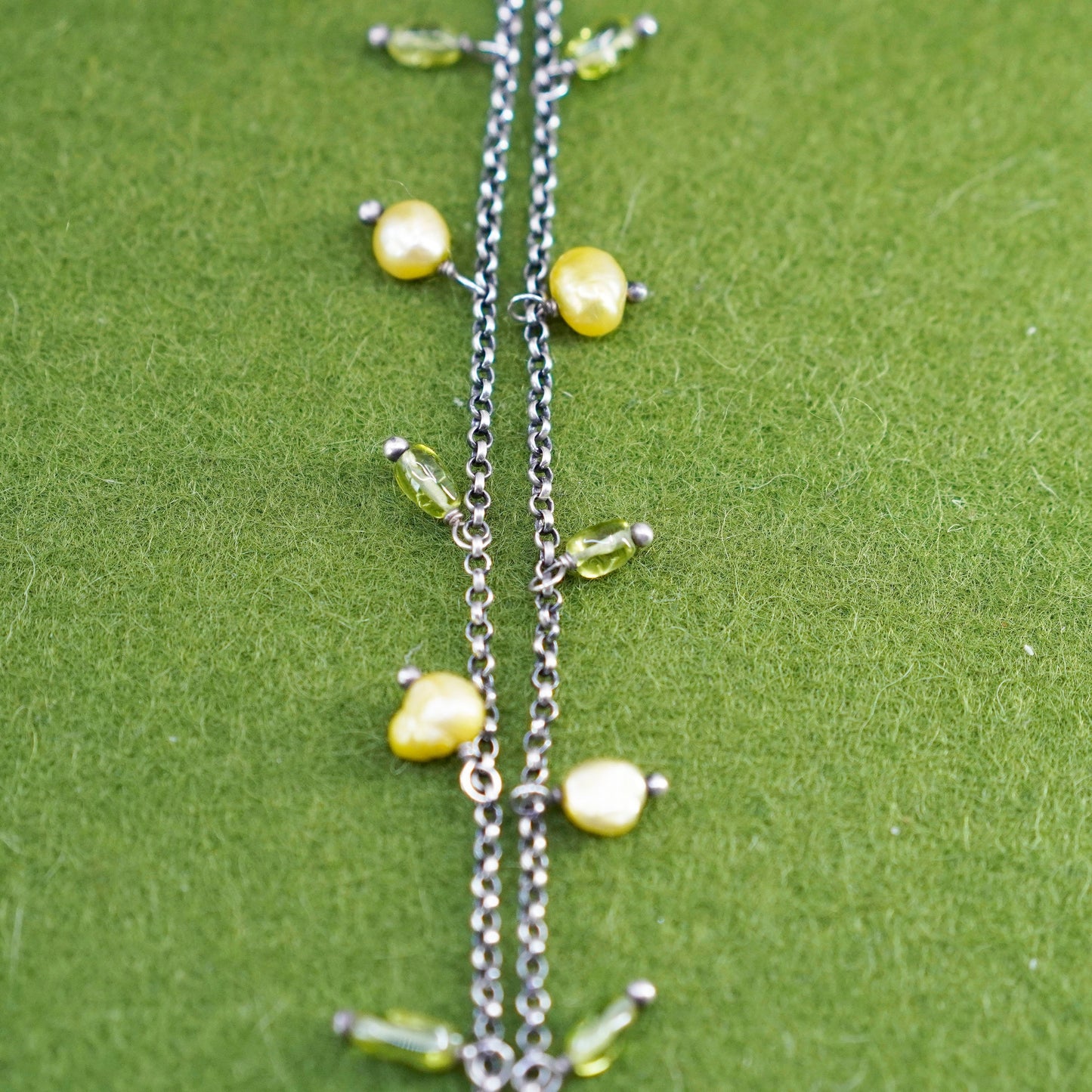 16”, Vintage sterling silver handmade necklace with pearl and peridot beads