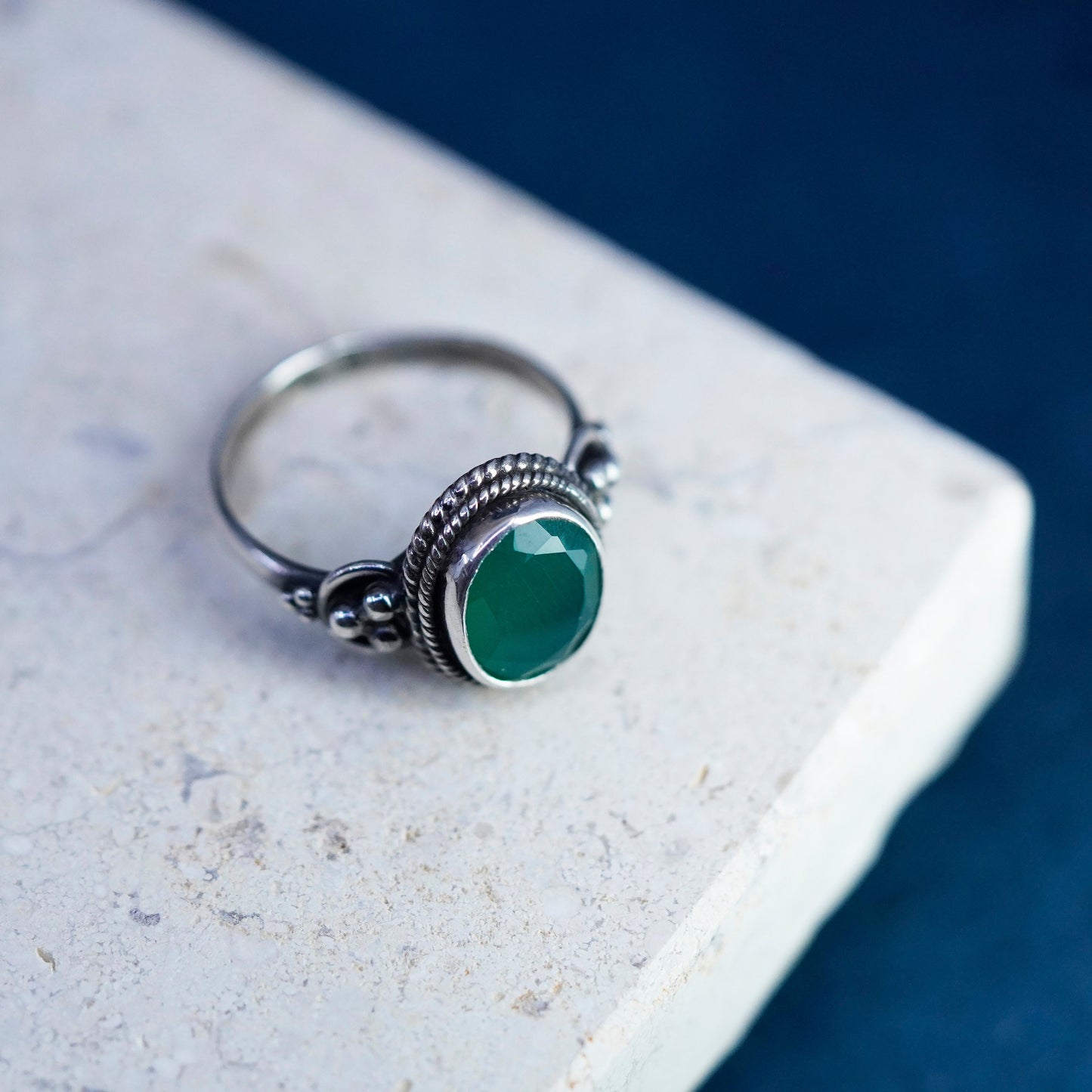 Size 7, vintage sterling 925 silver handmade ring with emerald and beads