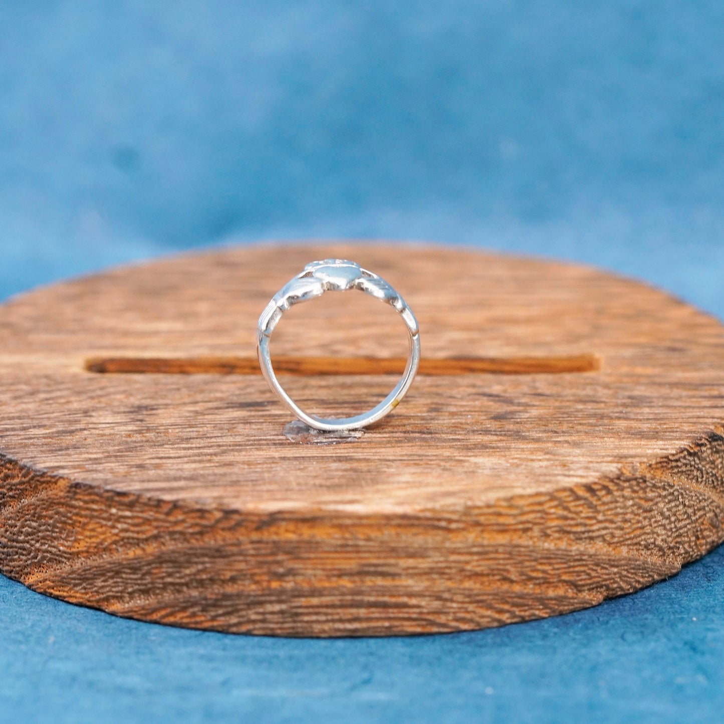 Size 4.25, Vintage sterling silver claddagh ring, holding heart 925 band