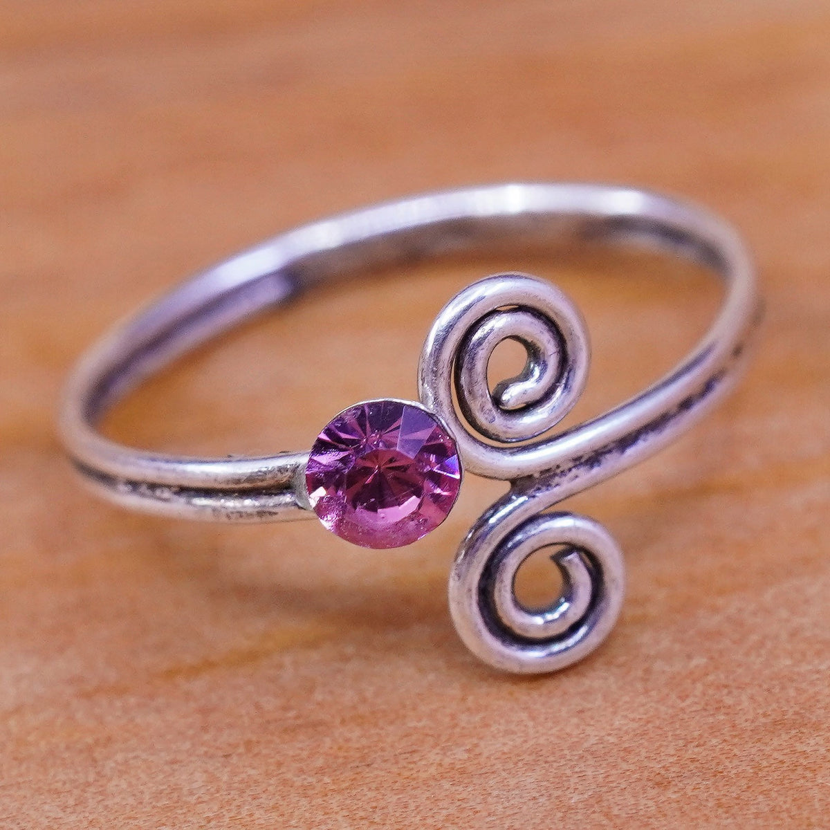 Size 3, vintage Sterling 925 silver handmade swirl ring with pink crystal