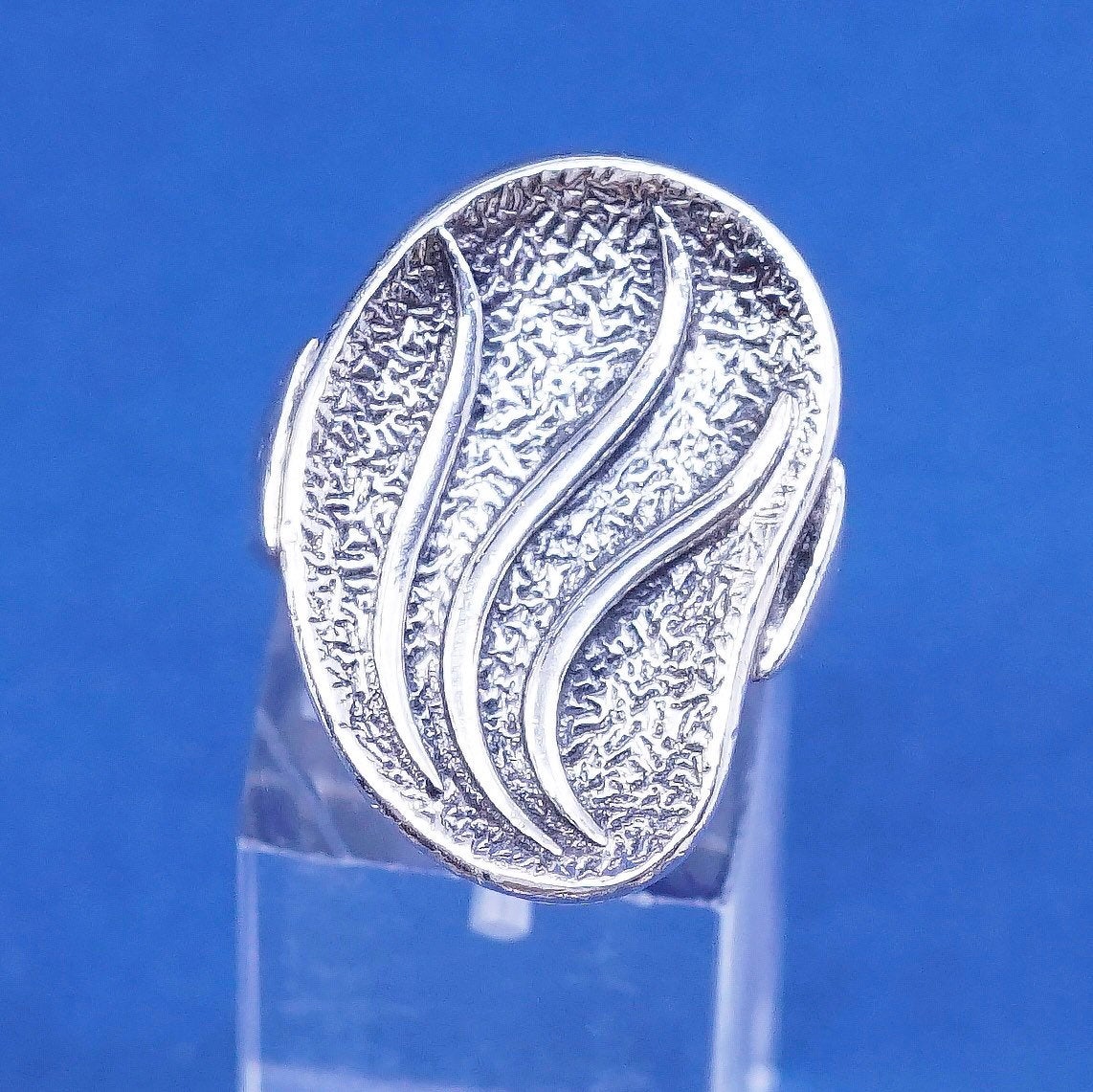 Size 7.5, vtg unique Sterling 925 silver handmade statement wavy ring