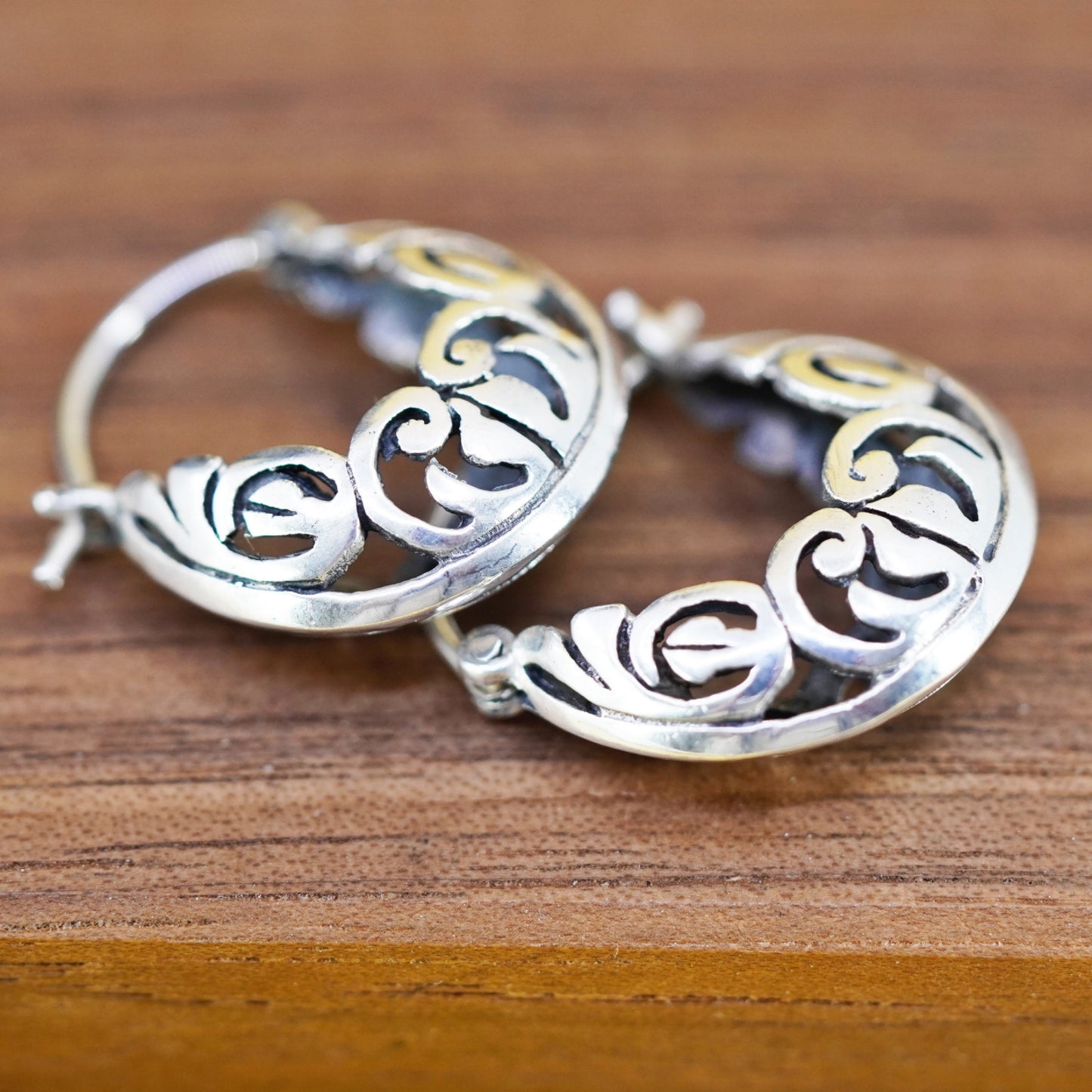 RARE Silpada 925 Sterling Silver Filigree Open Hoop Huggie Post Earrings P1126