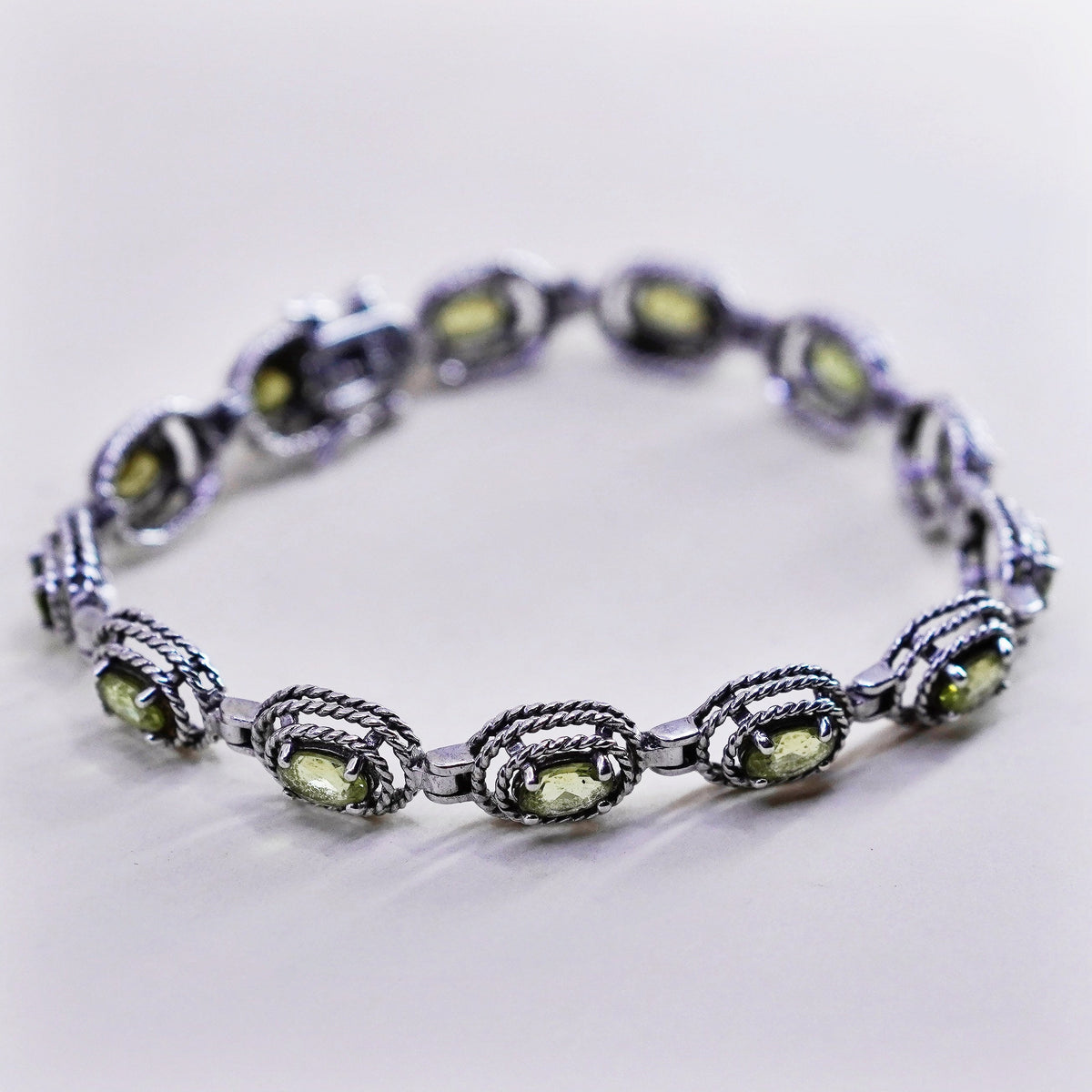 7”, Vintage Sterling 925 silver handmade bracelet with oval cut peridot