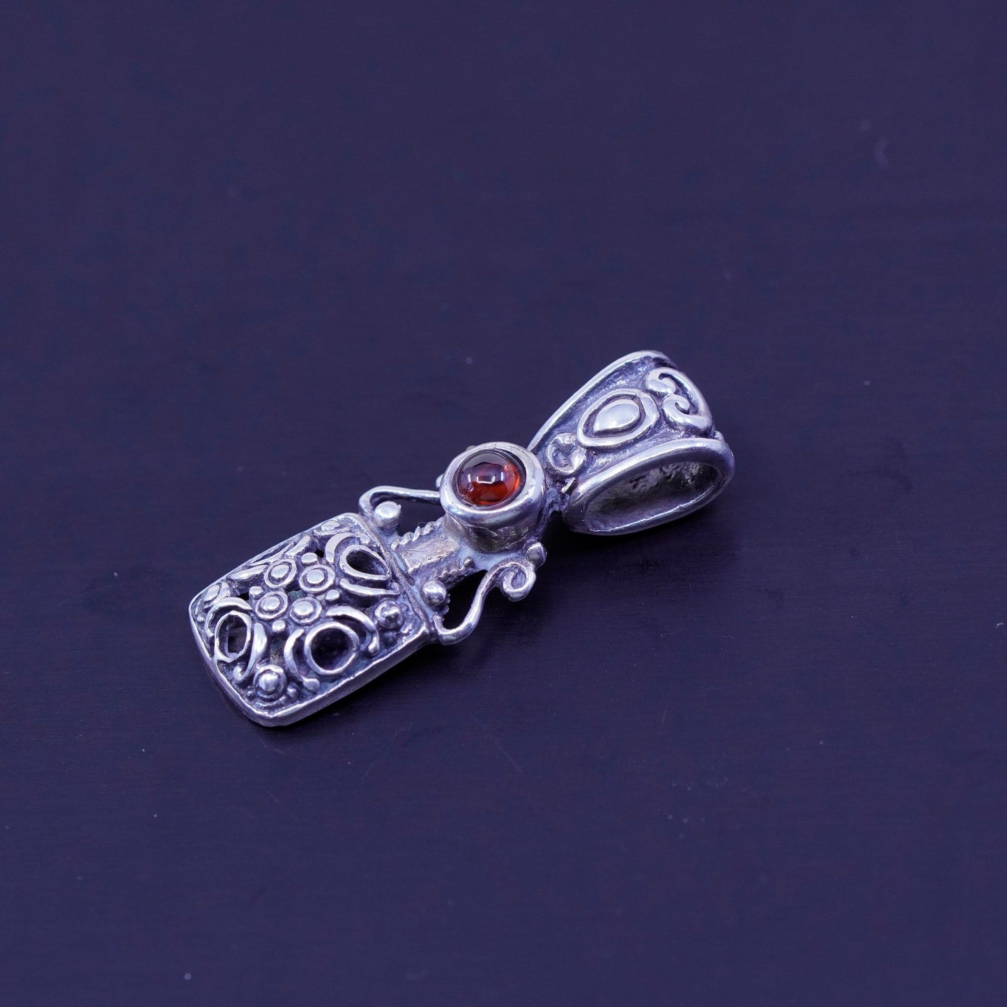 Vintage sterling 925 silver textured pendant with garnet