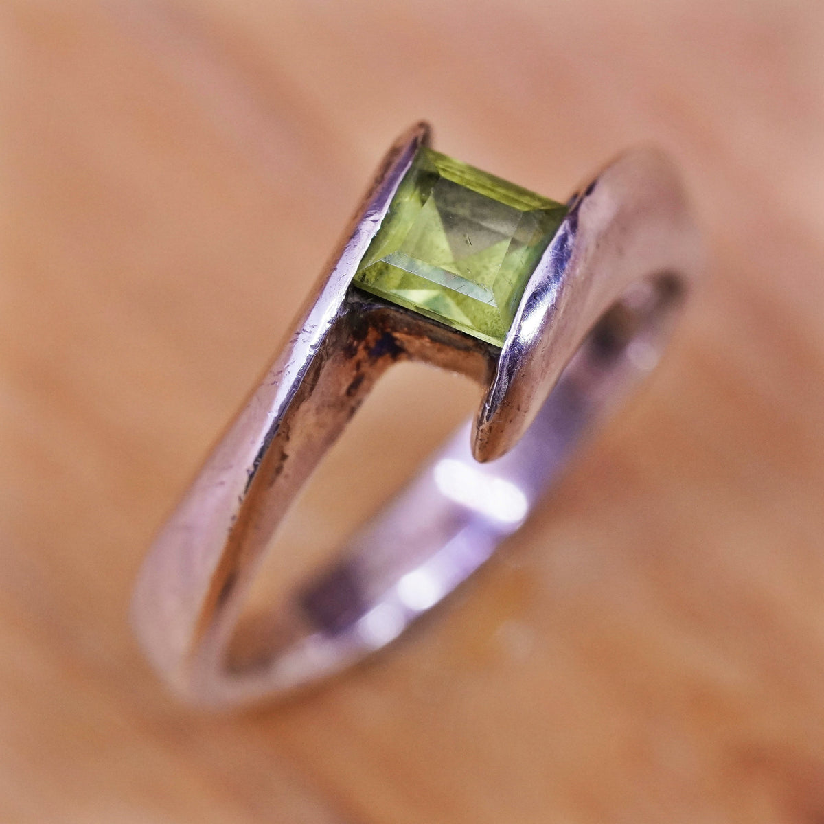 Size 8, vintage Sterling 925 silver handmade ring with square peridot