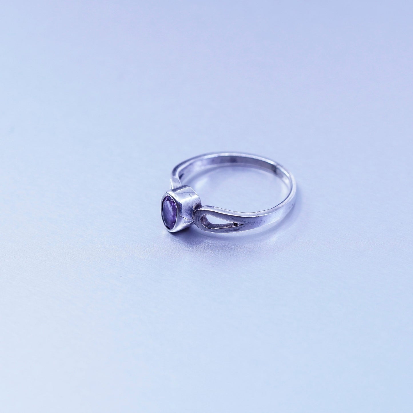 Size 6, vintage Sterling 925 silver handmade ring with amethyst