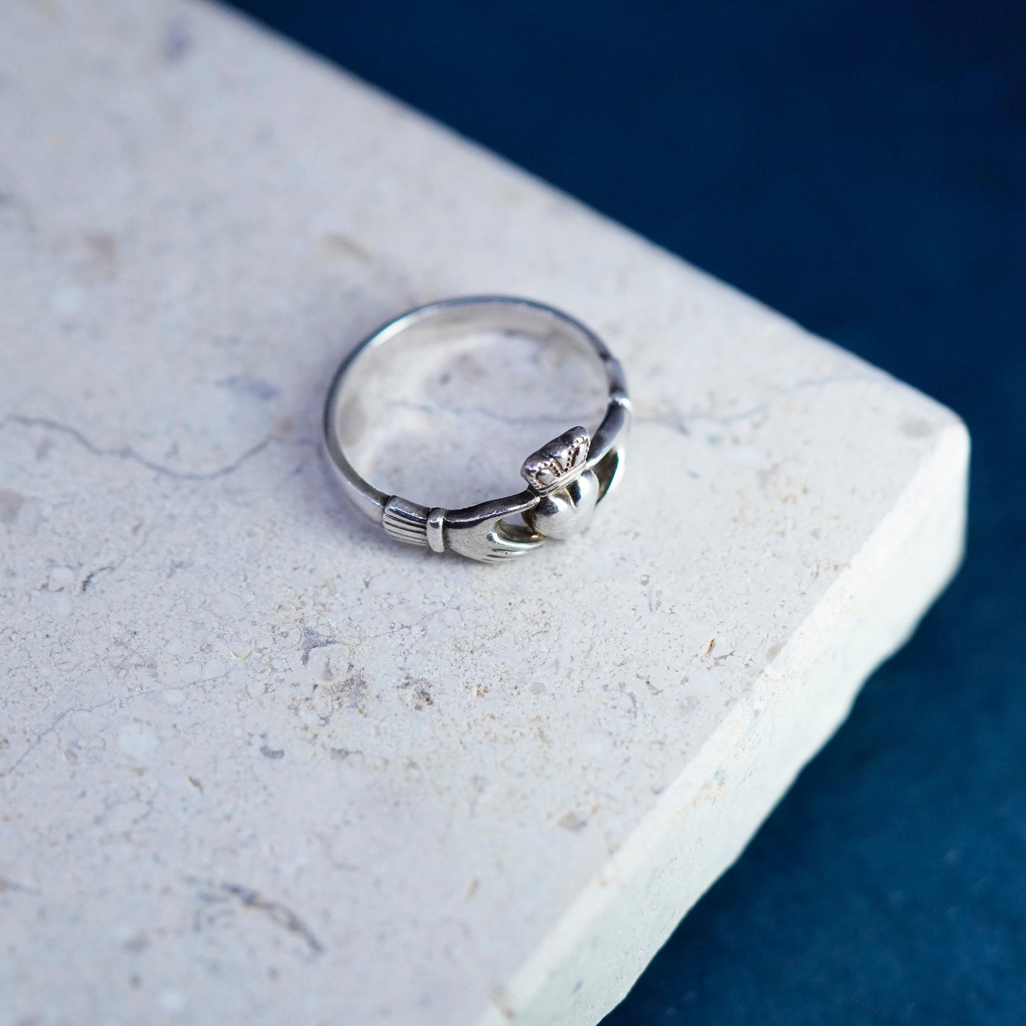 Size 6.5, Vintage Solvar sterling silver claddagh ring, holding heart 925 band