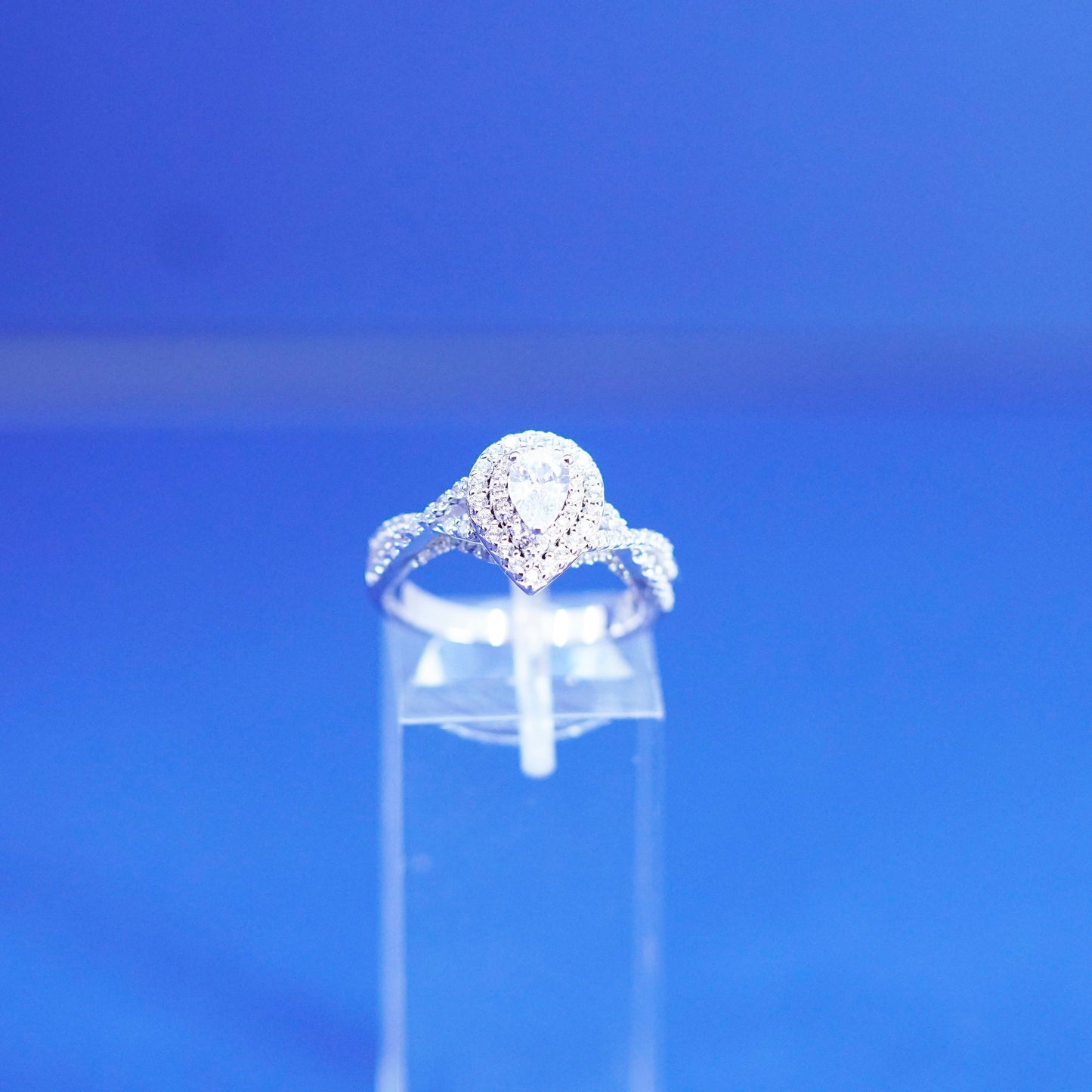 Size 7, vintage Sterling 925 silver engagement ring with teardrop cluster Cz