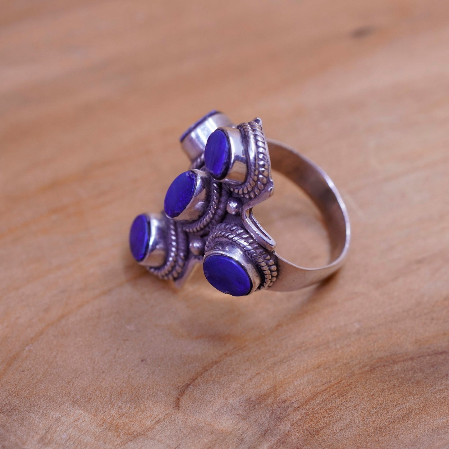 Size 7.25, vintage Sterling 925 silver handmade ring with sodalite cable around