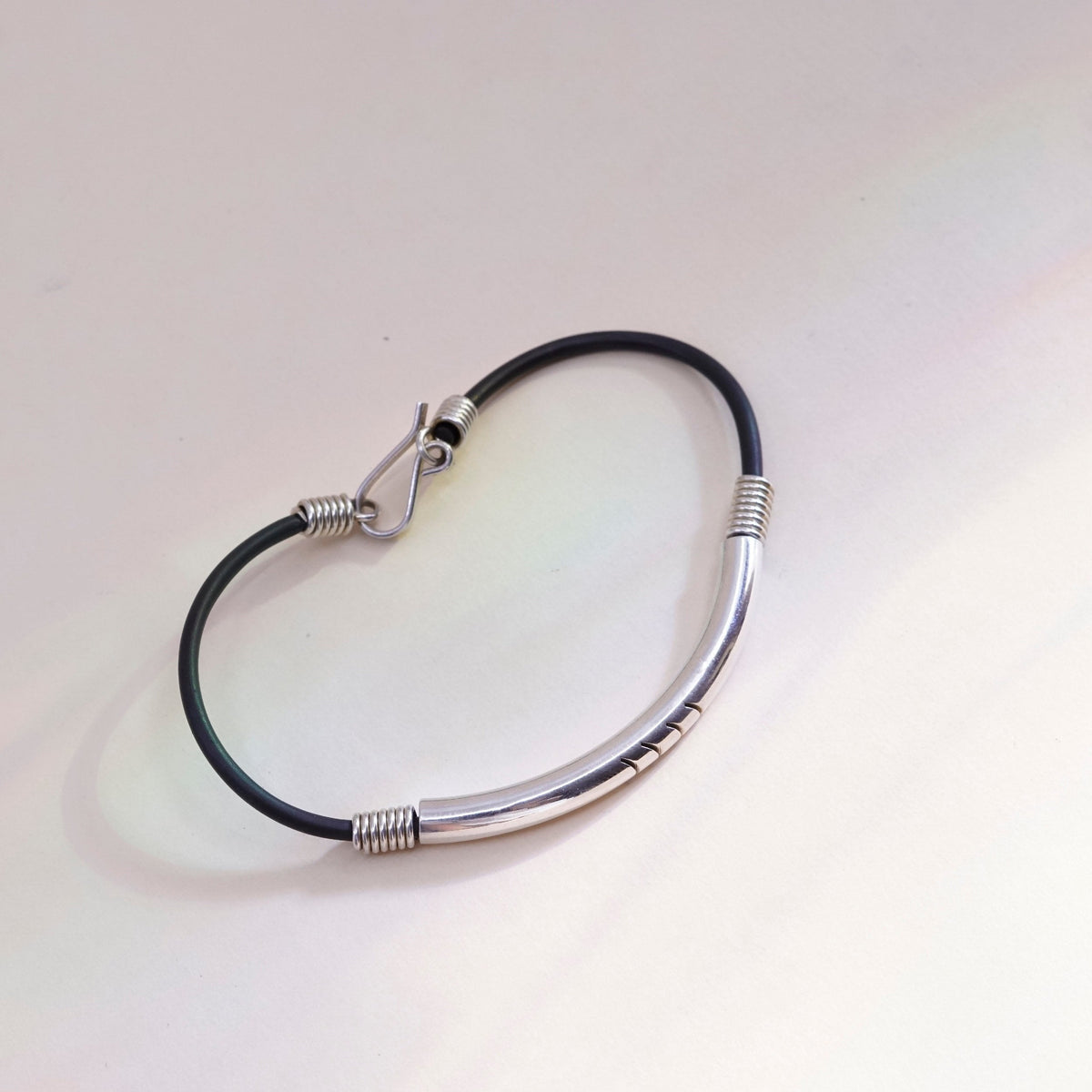 7.5”, Vintage black rubber chain with sterling 925 silver bar