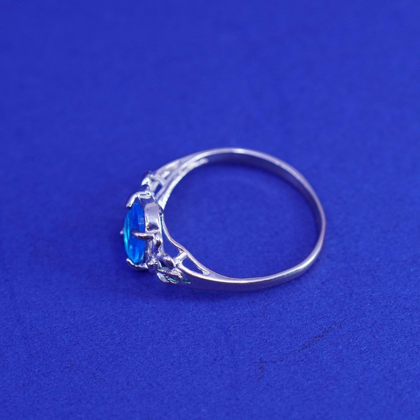 Size 6.25, vintage sterling 925 silver handmade ring with blue crystal