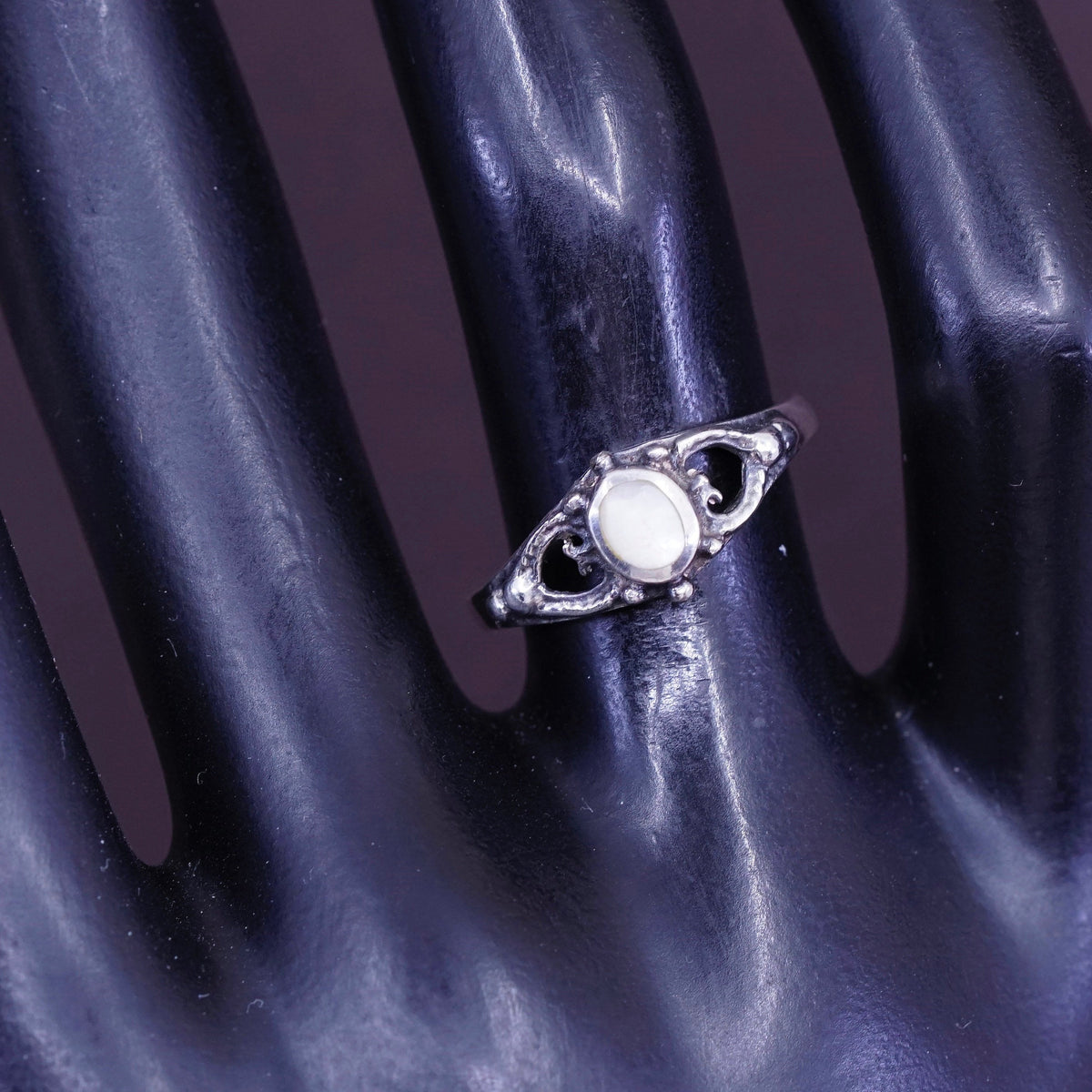 Size 6, vintage Sterling 925 silver handmade ring with mother of pearl and bead