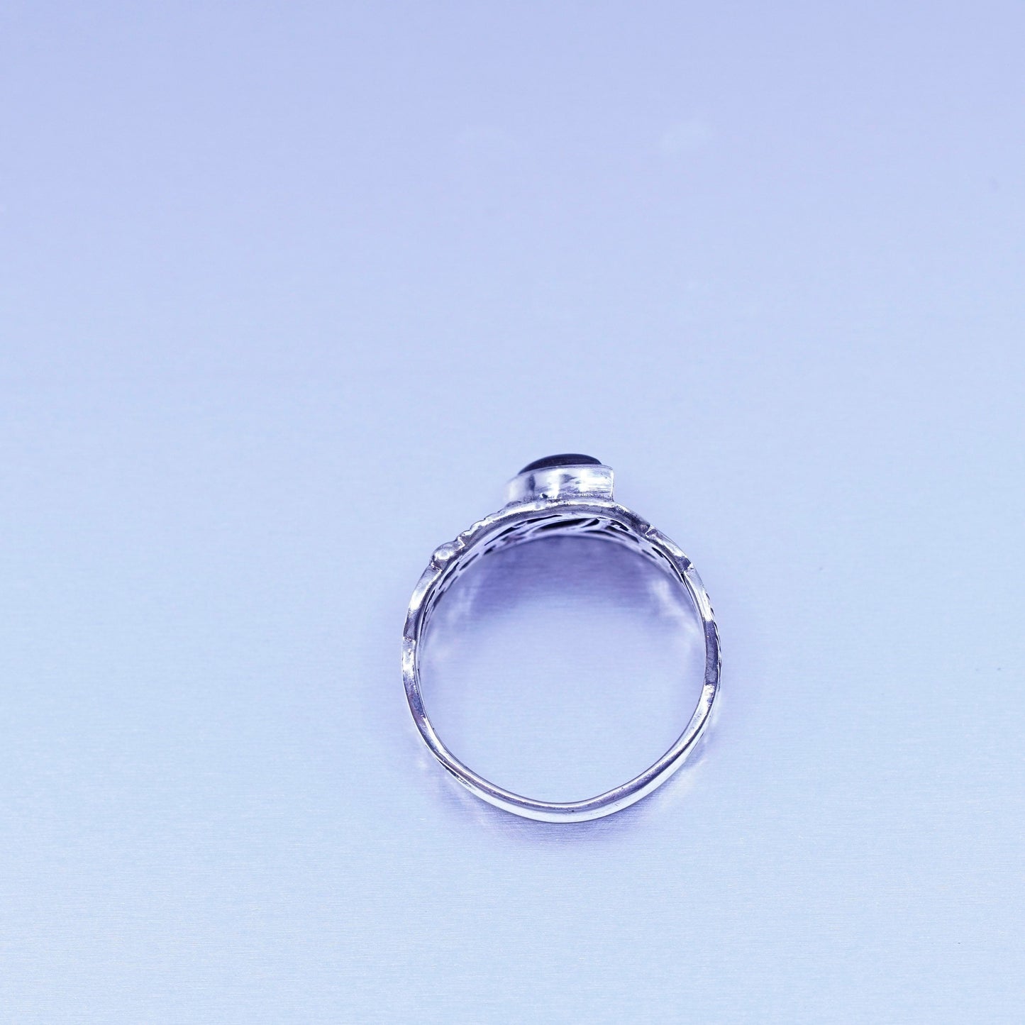 Size 5.75, vintage bali Sterling 925 silver handmade ring with onyx and leaf