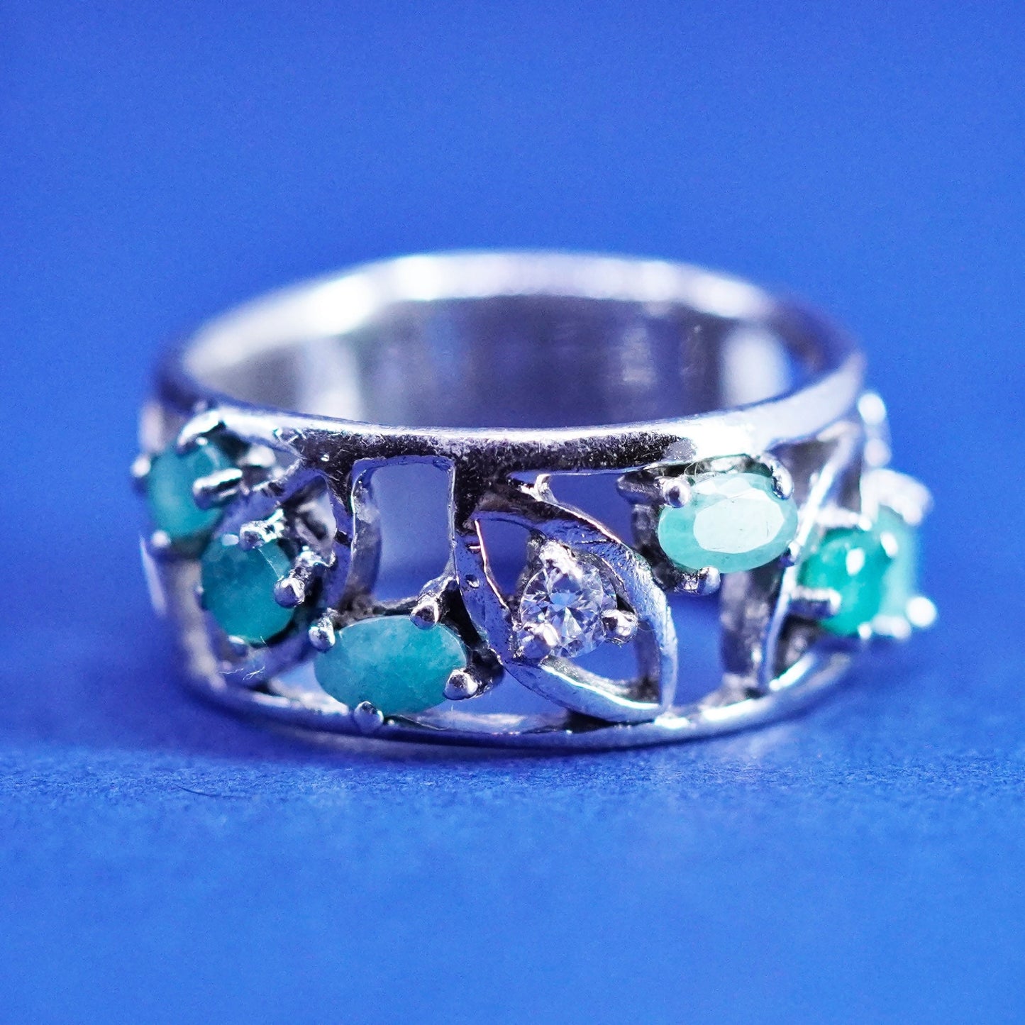 Size 9, vintage Sterling silver ring, wide 925 band with emerald and cz