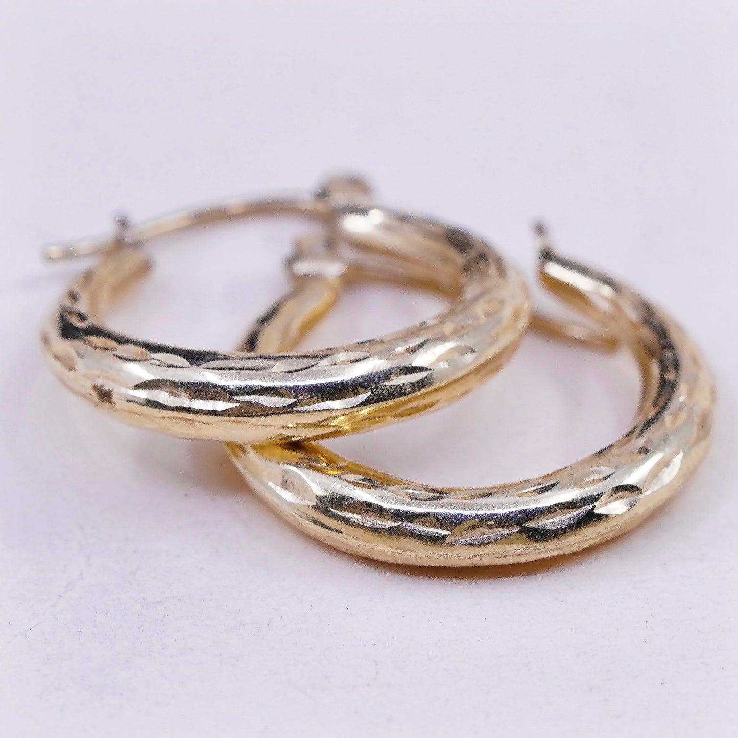 1”, 1.2g, VTG real 14K gold hoops earrings, puffy yellow gold textured huggie