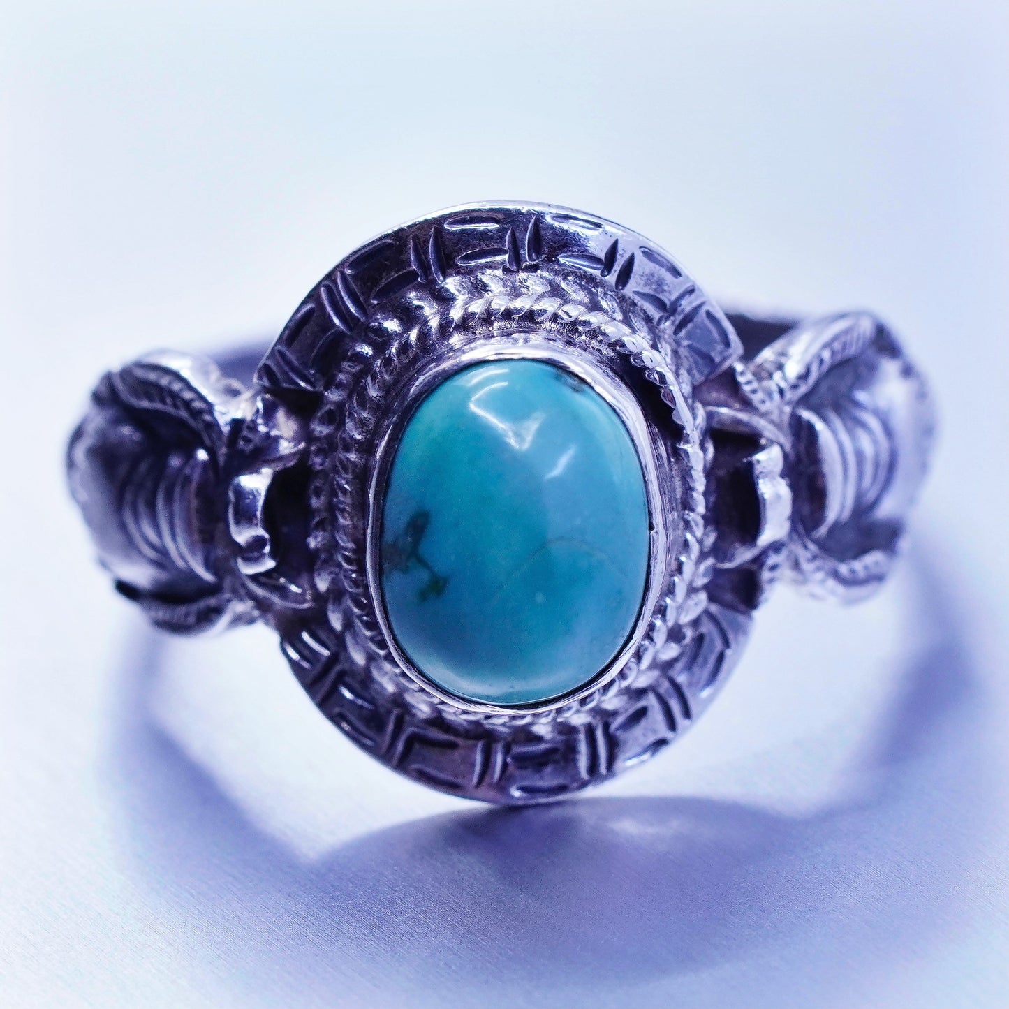 Size 9, Native American navajo Sterling 925 silver handmade ring with turquoise