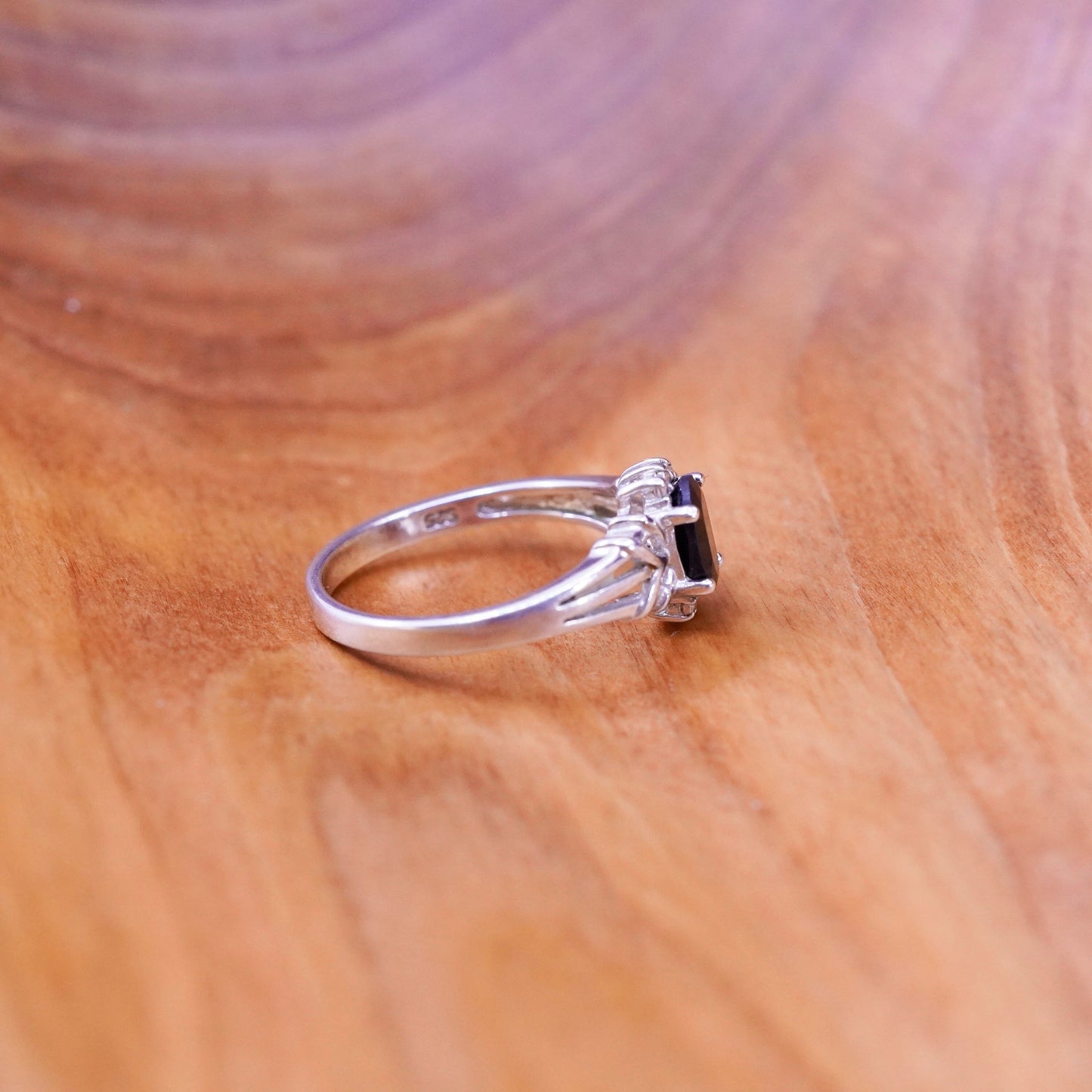 Size 8, vintage Sterling 925 silver handmade ring with sapphire