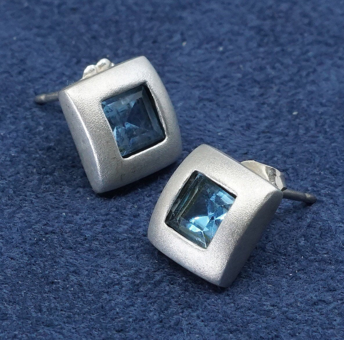 vtg Nou Li Sterling silver handmade earrings, 925 studs w/ square Sapphire