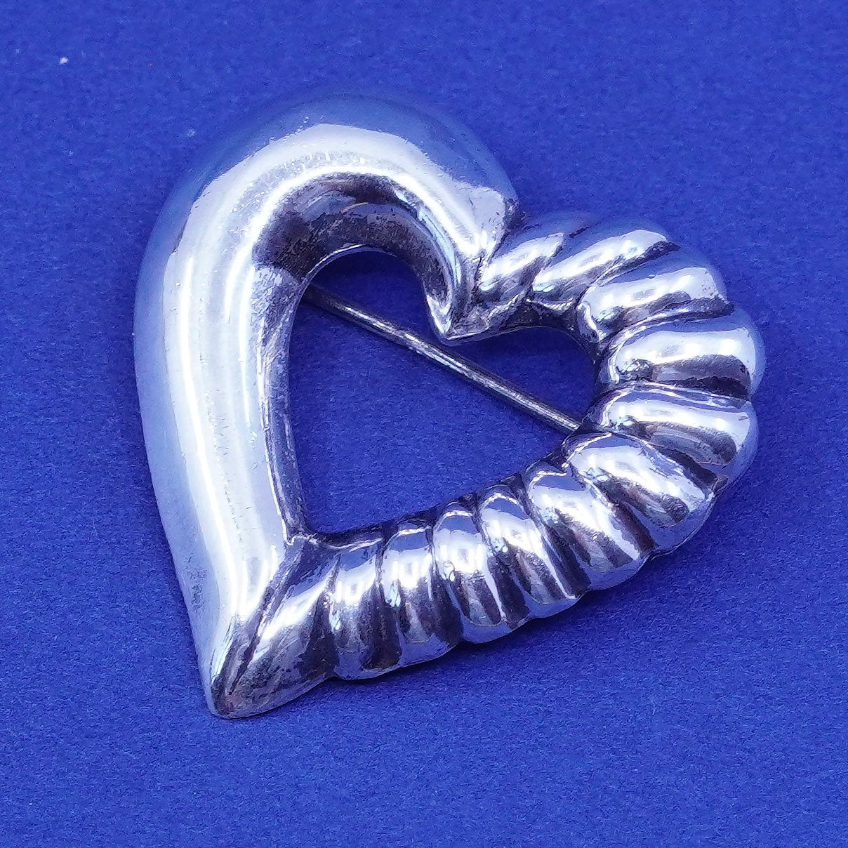 Vintage sterling silver handmade brooch, 925 modernist ribbed heart pin
