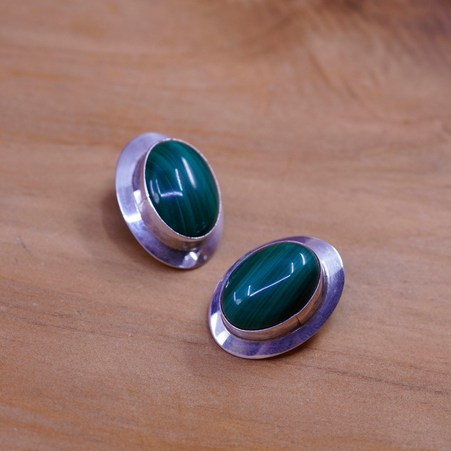 Native American Navajo Sterling 925 silver oval clip on earrings with malachite