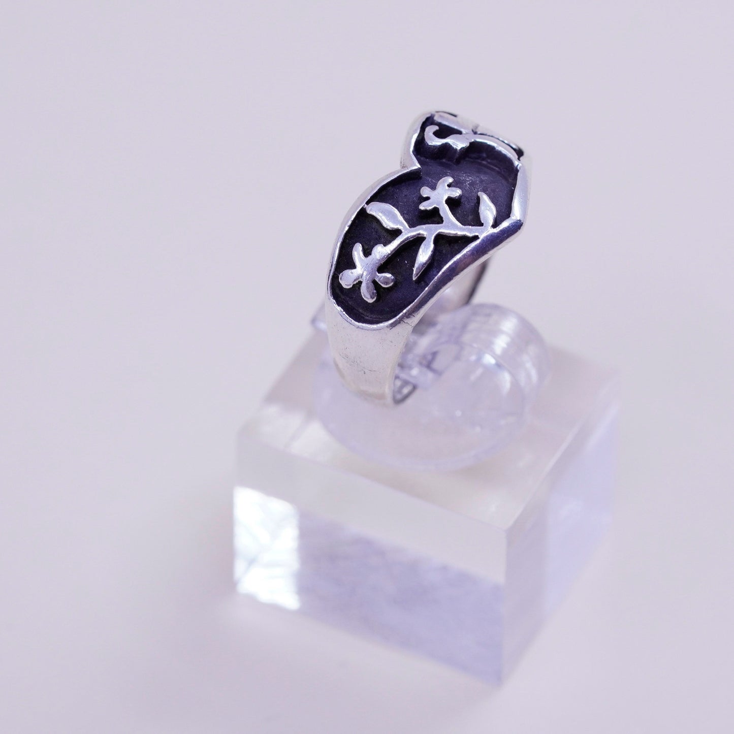 Size 7.25, vintage sterling silver handmade ring, Hopi 925 heart band w/ flower