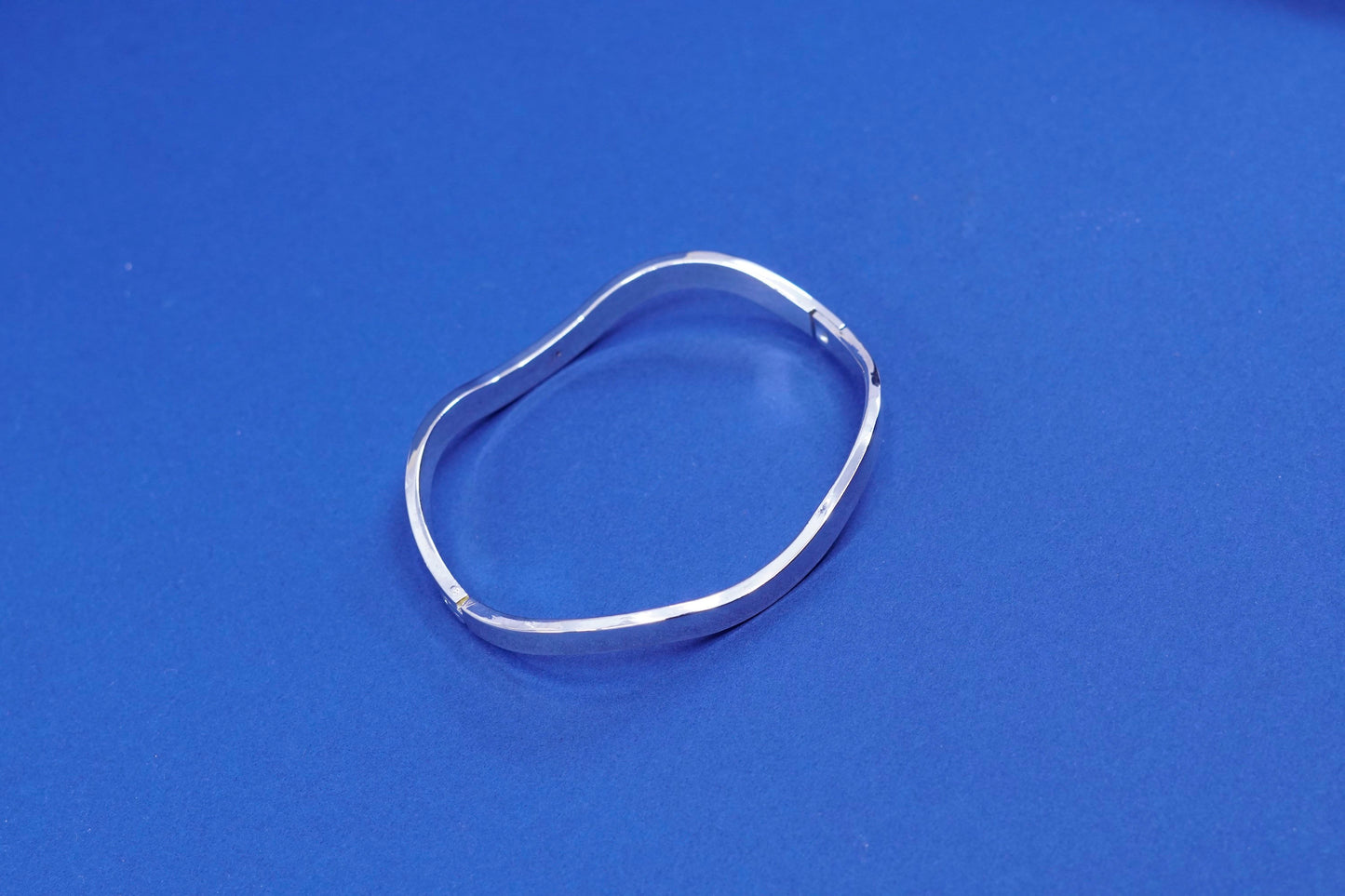 7.25”, vintage sterling silver handmade bracelet, 925 wavy hinged bangle