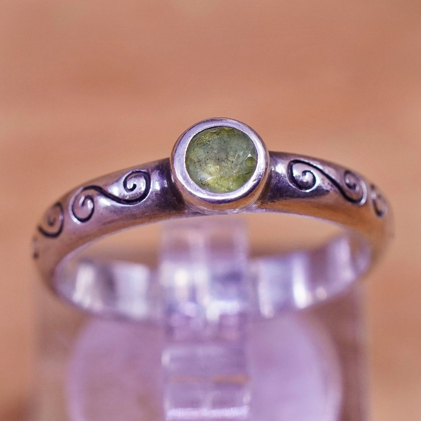 size 6, vintage Sterling 925 silver handmade ring, stackable band with peridot