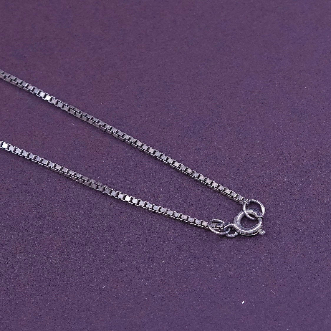 15" vtg Sterling silver box chain w/ ribbed carved tree nut pendant
