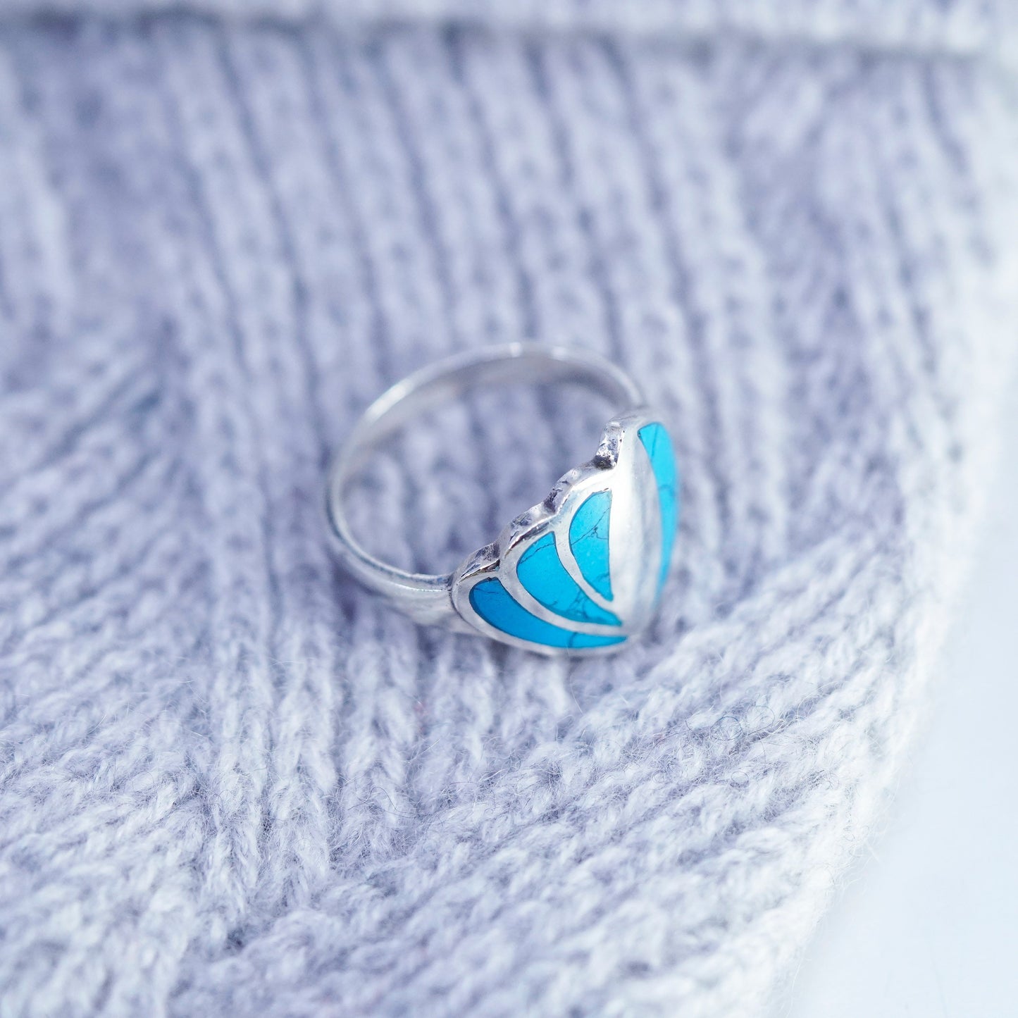 Size 9, Native American navajo Sterling 925 silver handmade ring with turquoise