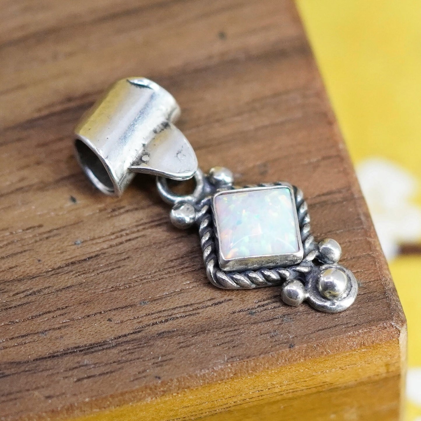 Vintage Native American Sterling 925 silver handmade pendant with opal