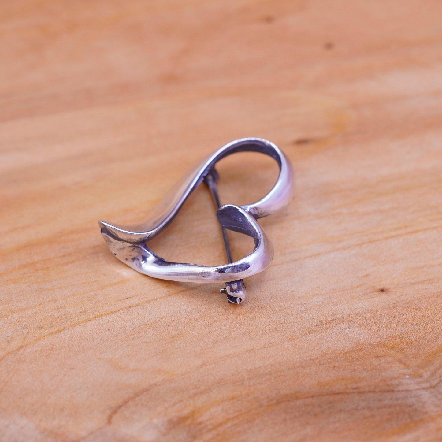 Vintage 1980s handmade modern sterling 925 silver heart shaped brooch