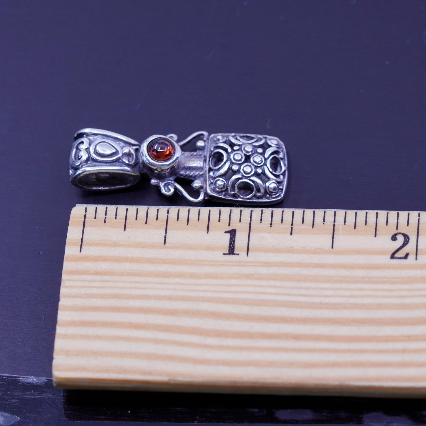 Vintage sterling 925 silver textured pendant with garnet
