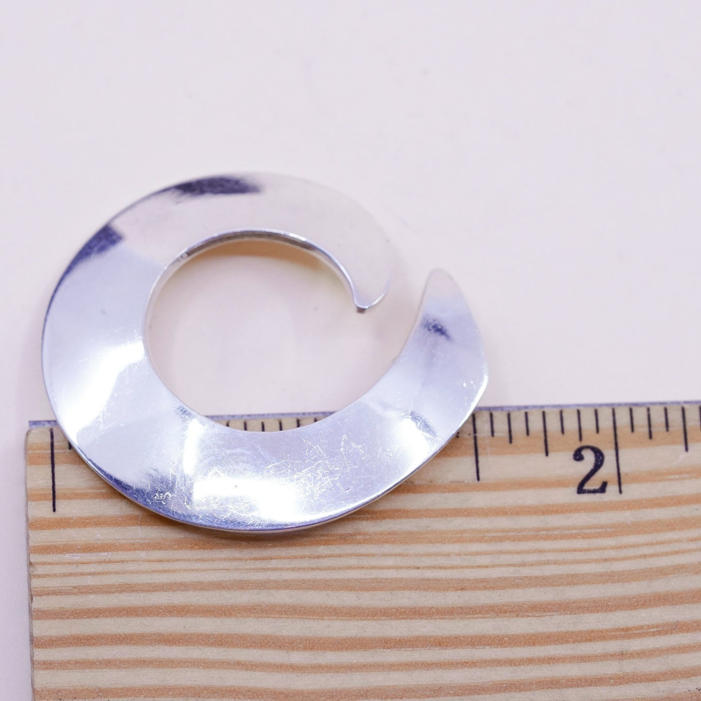 Vintage sterling 925 silver handmade hammered pendant with wave swirl