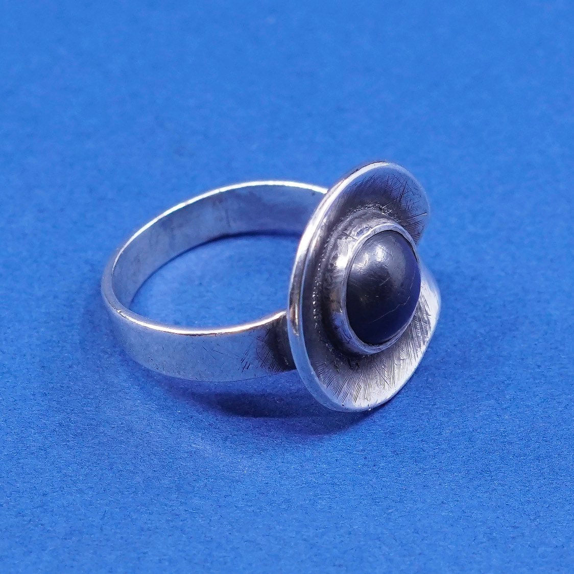 sz 7.5, vtg modern Sterling silver handmade ring, southwestern, 925 w/ hematite