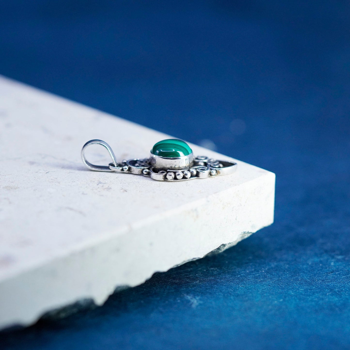 vtg mexico Sterling 925 silver handmade pendant with oval malachite and beads