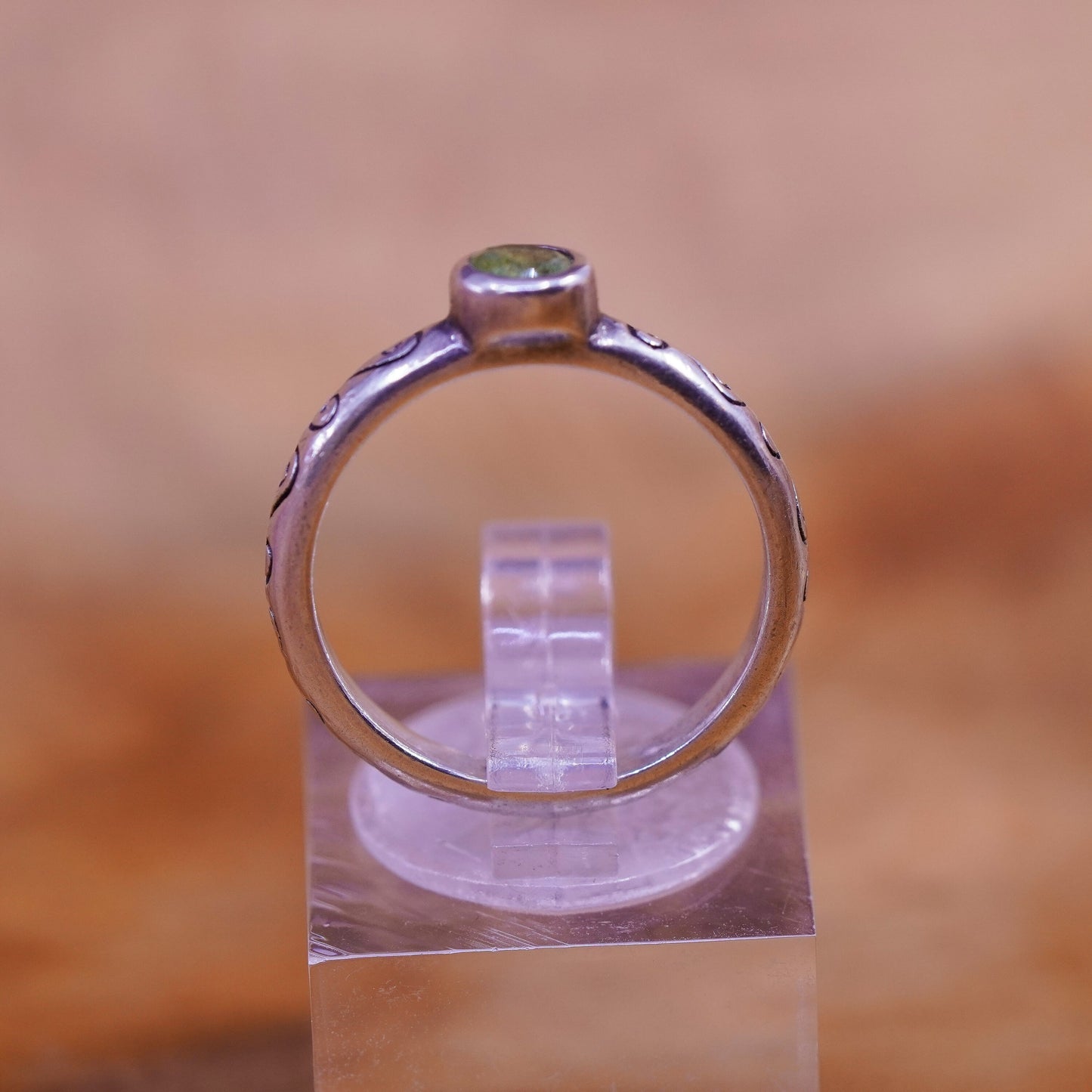 size 6, vintage Sterling 925 silver handmade ring, stackable band with peridot