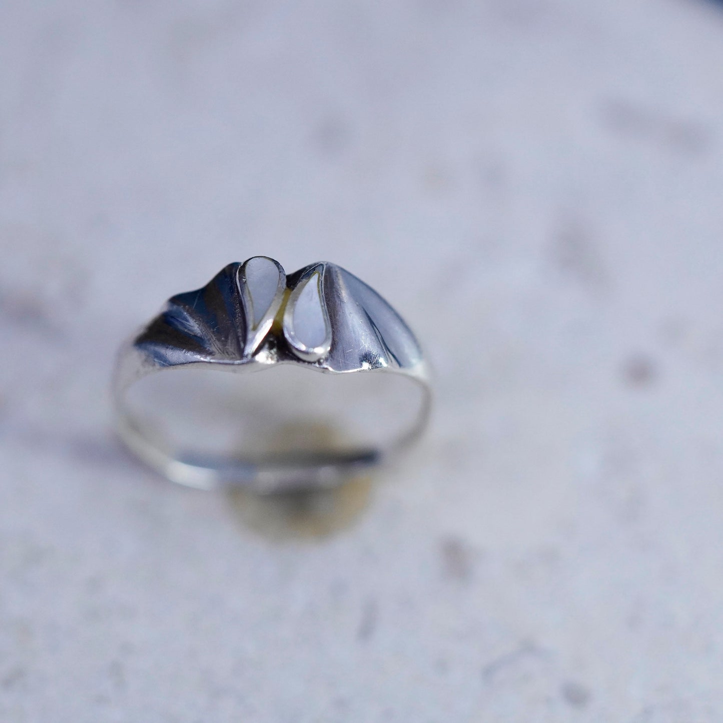 Size 7.5, vintage Sterling silver handmade ring, 925 leaf band mother of pearl