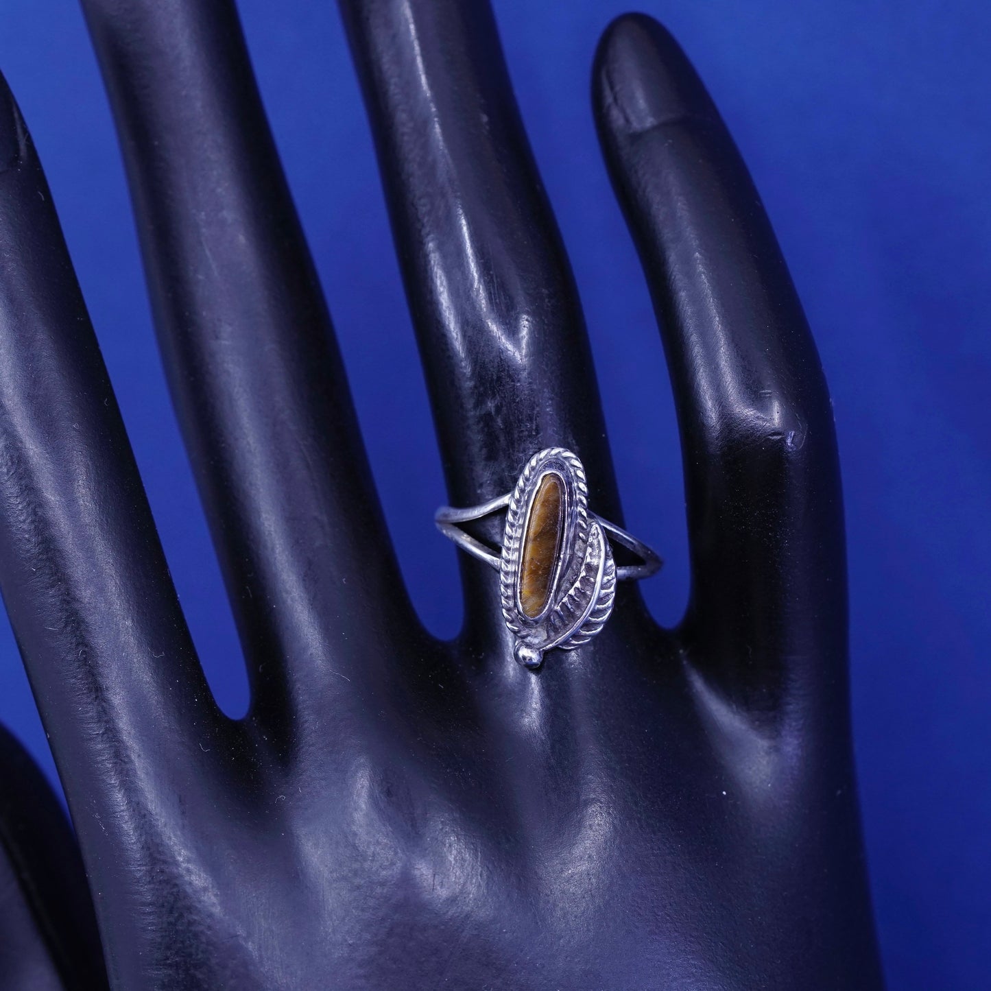 Size 7, vtg Sterling 925 silver handmade ring with golden tiger eye and leaves