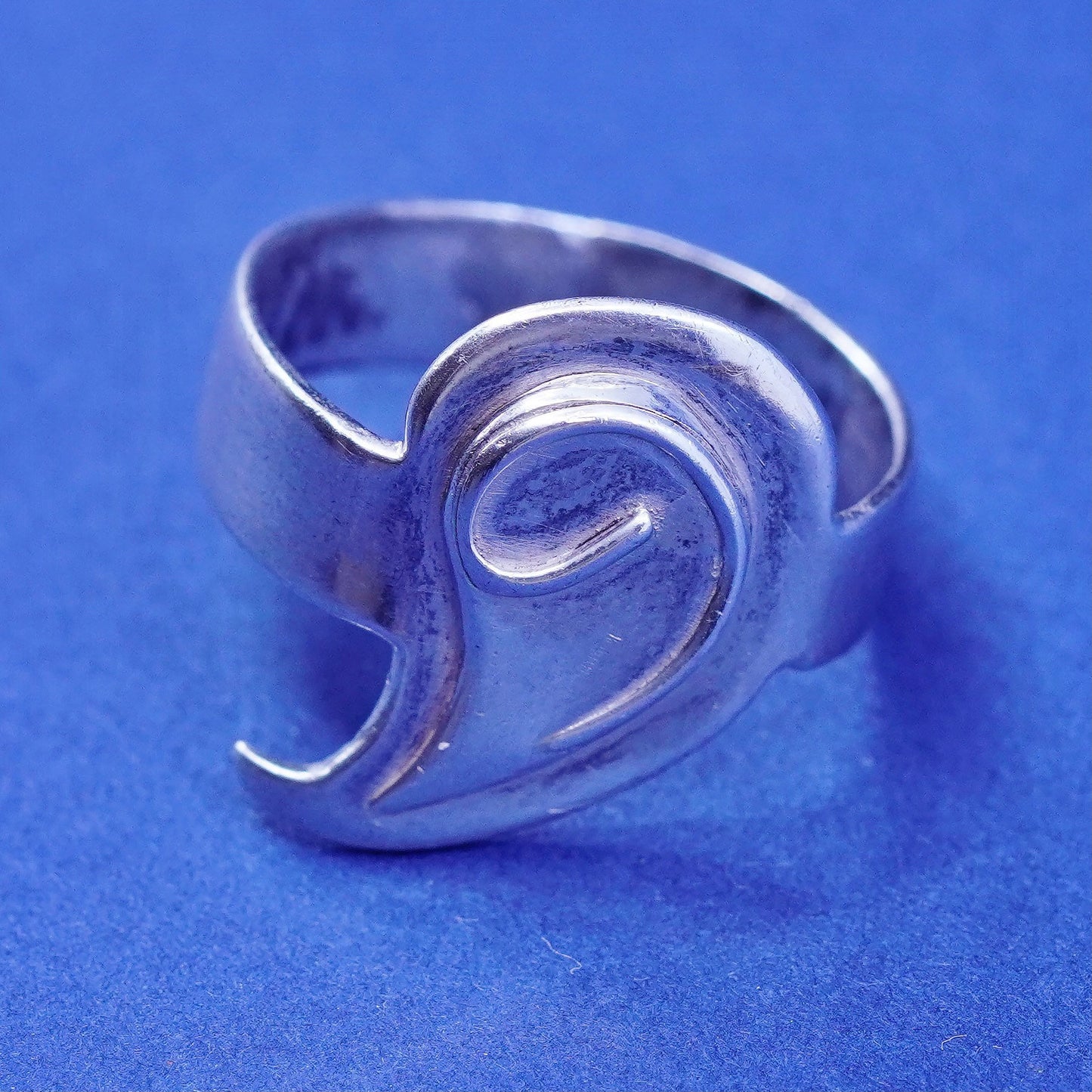 Size 7.25, vintage Sterling silver handmade ring, 925 swirly comma band