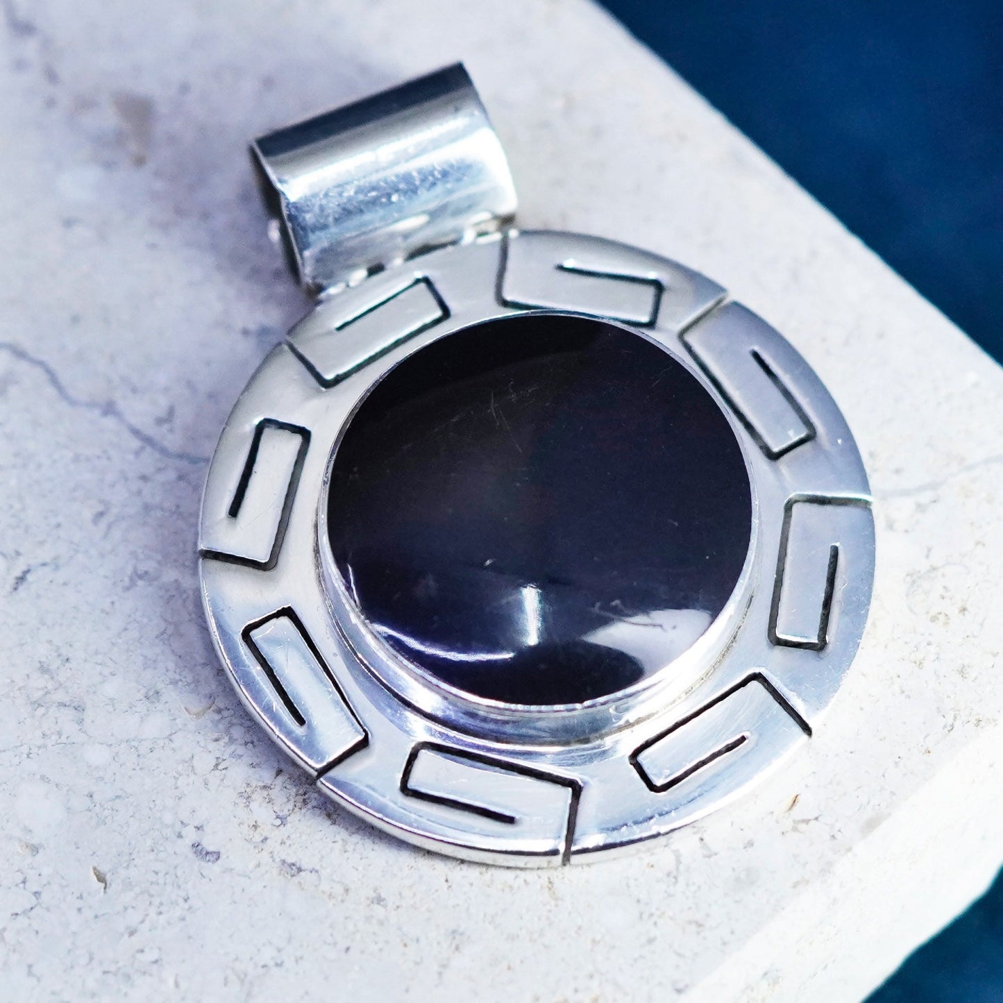 Vintage Mexico Sterling 925 silver handmade pendant with round onyx