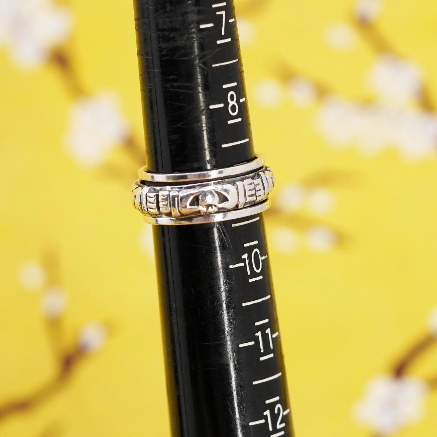 Size 8.75, vtg Sterling silver ring, 925 claddagh heart friendship spinner band