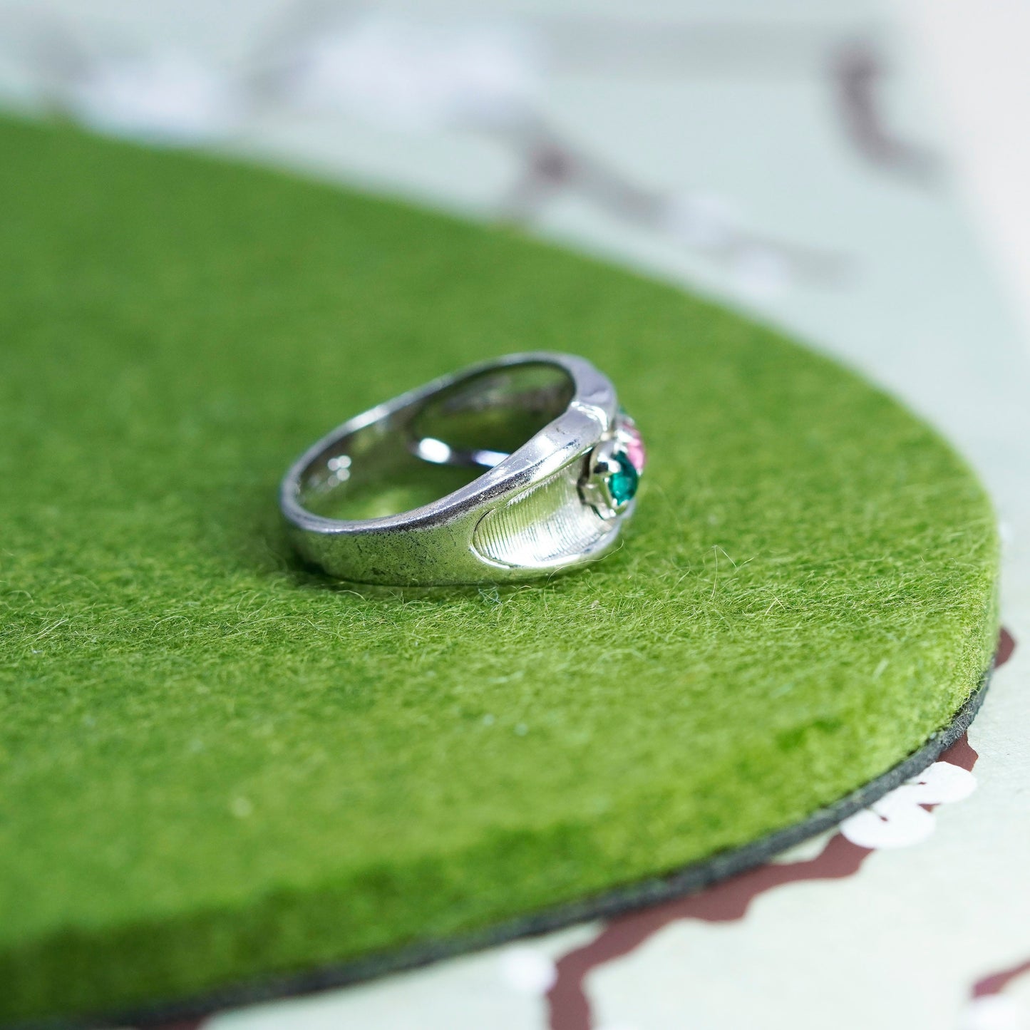Size 7, Vintage Sterling silver 925 band ring with round pink green cz details
