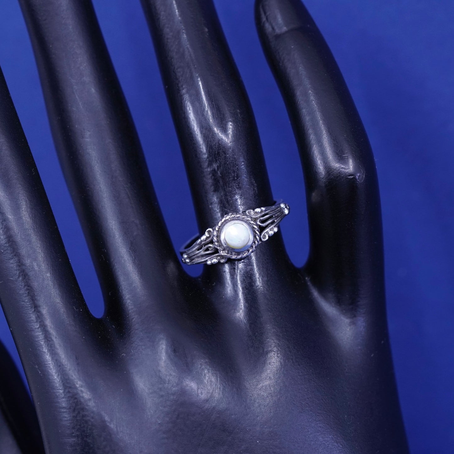 sz 7, southwestern Sterling 925 silver handmade ring with white mother of pearl