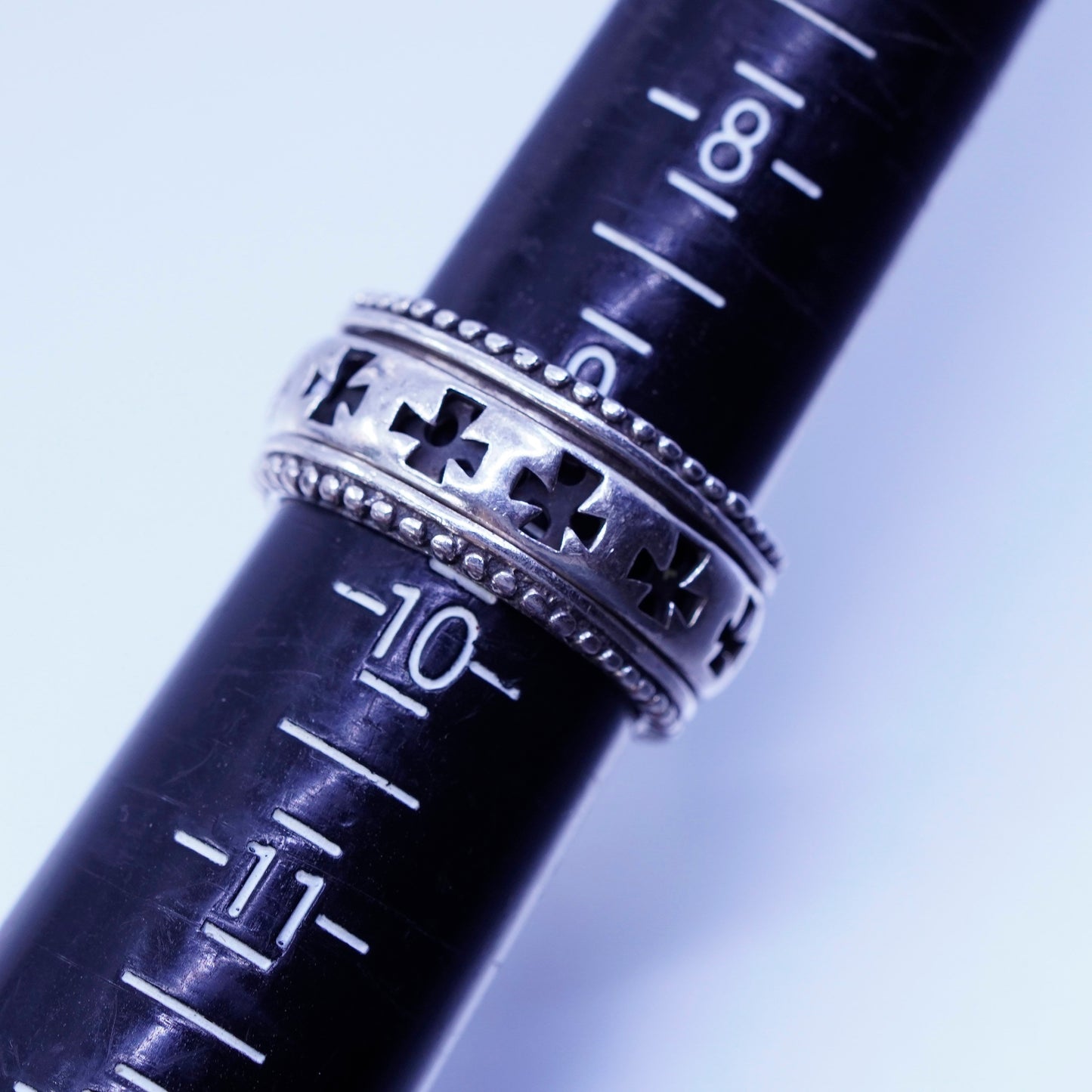 Size 9, vtg southwestern Sterling 925 silver handmade ring, cross spinner band
