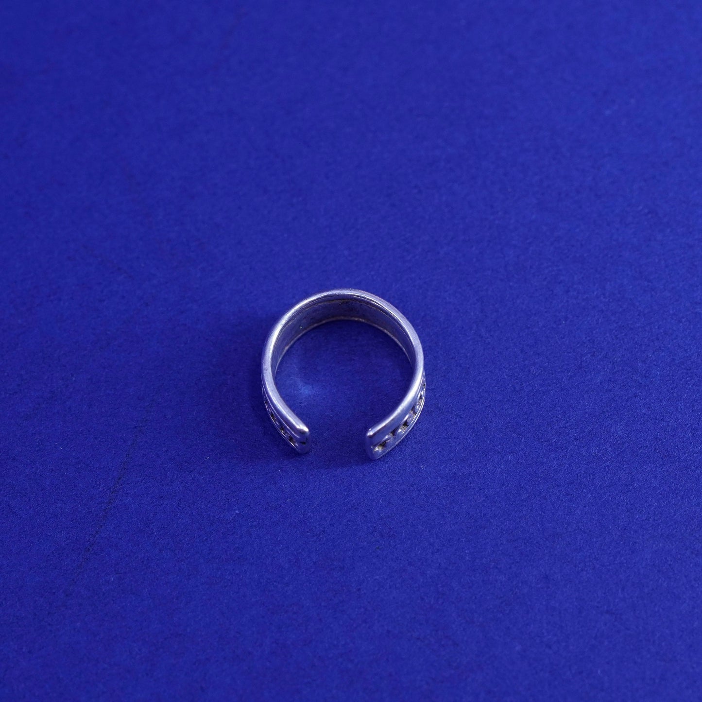Size 1, vtg Mexico sterling silver handmade toe ring, tiny 925 heart open band