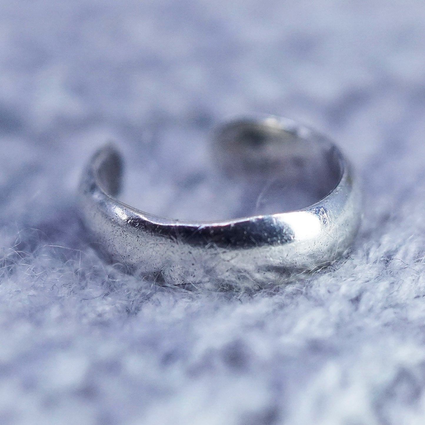 Size 3, vintage southwestern Sterling 925 silver handmade ring, open band