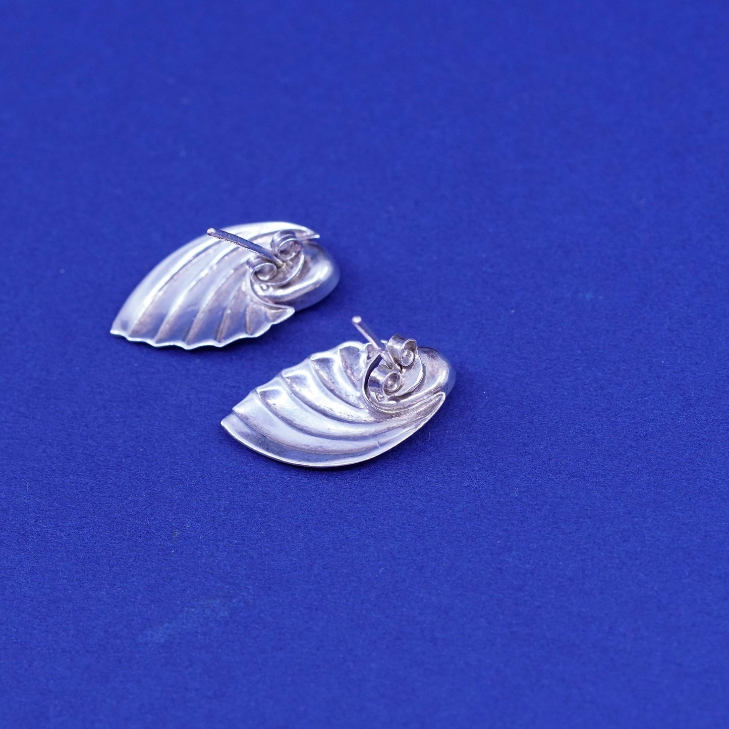 Vintage sterling silver handmade earrings, 925 ribbed studs with lapis lazuli